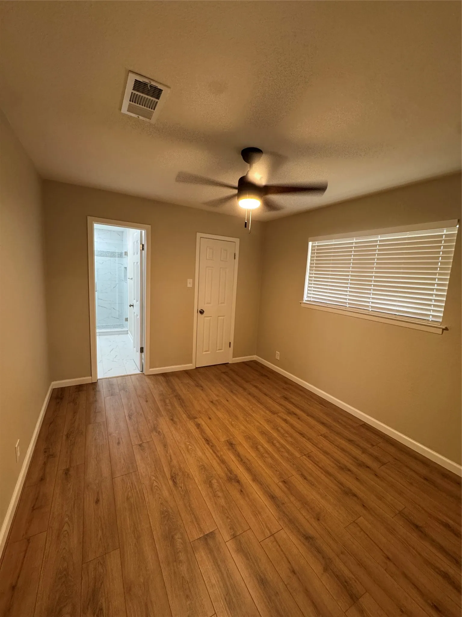 Single Family Residence For Sale in Grayson County , 614 W Woodard Street, Denison, Texas 75020, 3 Bedroom, 2 Bathroom, 1 Garage spaces, 1,632 Sqft, built in 1979, mls#21394443, Real Estate Agent in Denison, Homes For Sale in Grayson county, Homes For Sale in Denison, Realtor in Denison Texas, Real Estate Brokerage Independent Realty Texas, Luminita Cordes Realtor
