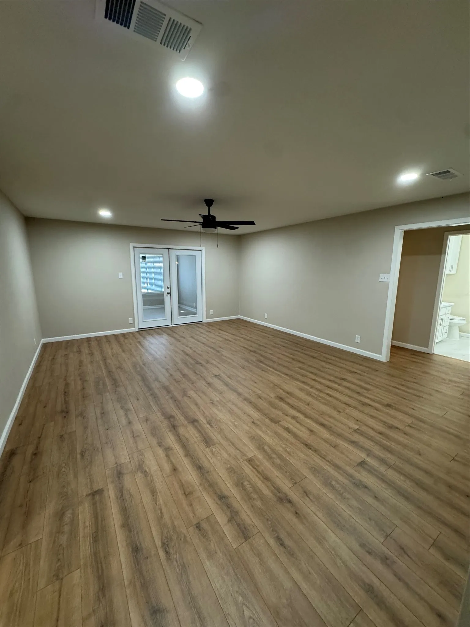Single Family Residence For Sale in Grayson County , 614 W Woodard Street, Denison, Texas 75020, 3 Bedroom, 2 Bathroom, 1 Garage spaces, 1,632 Sqft, built in 1979, mls#21394443, Real Estate Agent in Denison, Homes For Sale in Grayson county, Homes For Sale in Denison, Realtor in Denison Texas, Real Estate Brokerage Independent Realty Texas, Luminita Cordes Realtor