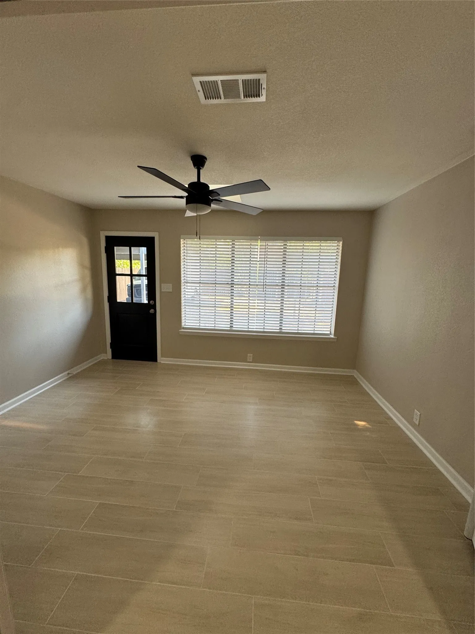Single Family Residence For Sale in Grayson County , 614 W Woodard Street, Denison, Texas 75020, 3 Bedroom, 2 Bathroom, 1 Garage spaces, 1,632 Sqft, built in 1979, mls#21394443, Real Estate Agent in Denison, Homes For Sale in Grayson county, Homes For Sale in Denison, Realtor in Denison Texas, Real Estate Brokerage Independent Realty Texas, Luminita Cordes Realtor