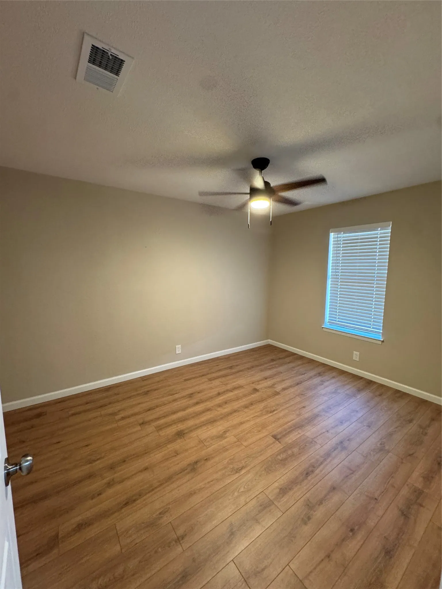Single Family Residence For Sale in Grayson County , 614 W Woodard Street, Denison, Texas 75020, 3 Bedroom, 2 Bathroom, 1 Garage spaces, 1,632 Sqft, built in 1979, mls#21394443, Real Estate Agent in Denison, Homes For Sale in Grayson county, Homes For Sale in Denison, Realtor in Denison Texas, Real Estate Brokerage Independent Realty Texas, Luminita Cordes Realtor