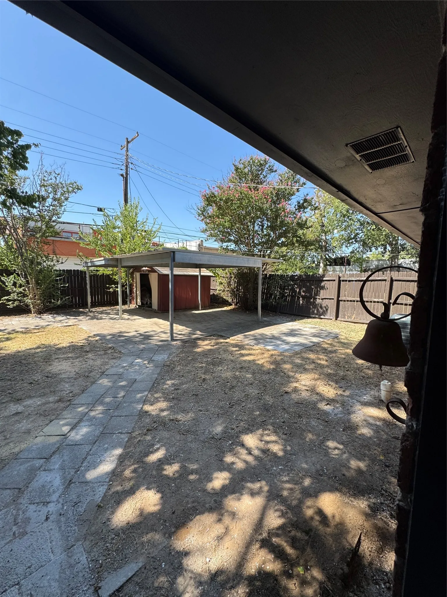 Single Family Residence For Sale in Grayson County , 614 W Woodard Street, Denison, Texas 75020, 3 Bedroom, 2 Bathroom, 1 Garage spaces, 1,632 Sqft, built in 1979, mls#21394443, Real Estate Agent in Denison, Homes For Sale in Grayson county, Homes For Sale in Denison, Realtor in Denison Texas, Real Estate Brokerage Independent Realty Texas, Luminita Cordes Realtor