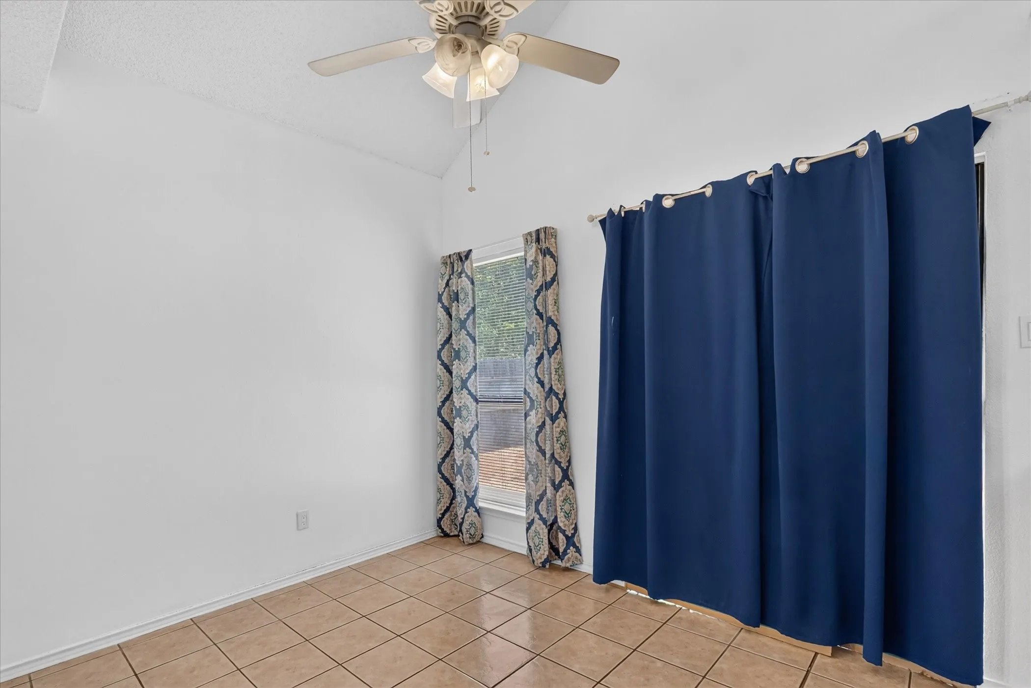 Single Family Residence For Sale in Dallas County , 1037 Garden Trail, Mesquite, Texas 75149, 3 Bedroom, 2 Bathroom, 1 Garage spaces, 1,148 Sqft, built in 1985, mls#21394961, Real Estate Agent in Mesquite, Homes For Sale in Dallas county, Homes For Sale in Mesquite, Realtor in Mesquite Texas, Real Estate Brokerage Independent Realty Texas, Luminita Cordes Realtor
