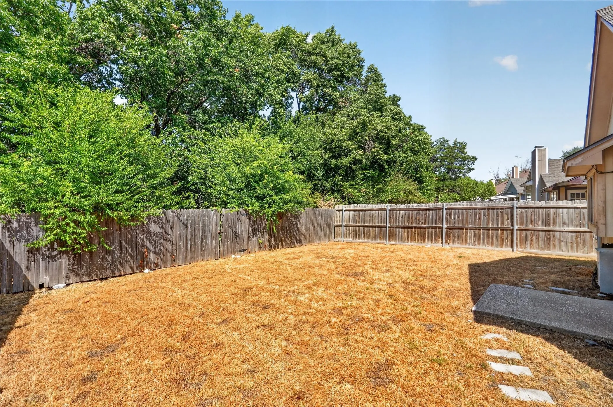 Single Family Residence For Sale in Dallas County , 1037 Garden Trail, Mesquite, Texas 75149, 3 Bedroom, 2 Bathroom, 1 Garage spaces, 1,148 Sqft, built in 1985, mls#21394961, Real Estate Agent in Mesquite, Homes For Sale in Dallas county, Homes For Sale in Mesquite, Realtor in Mesquite Texas, Real Estate Brokerage Independent Realty Texas, Luminita Cordes Realtor