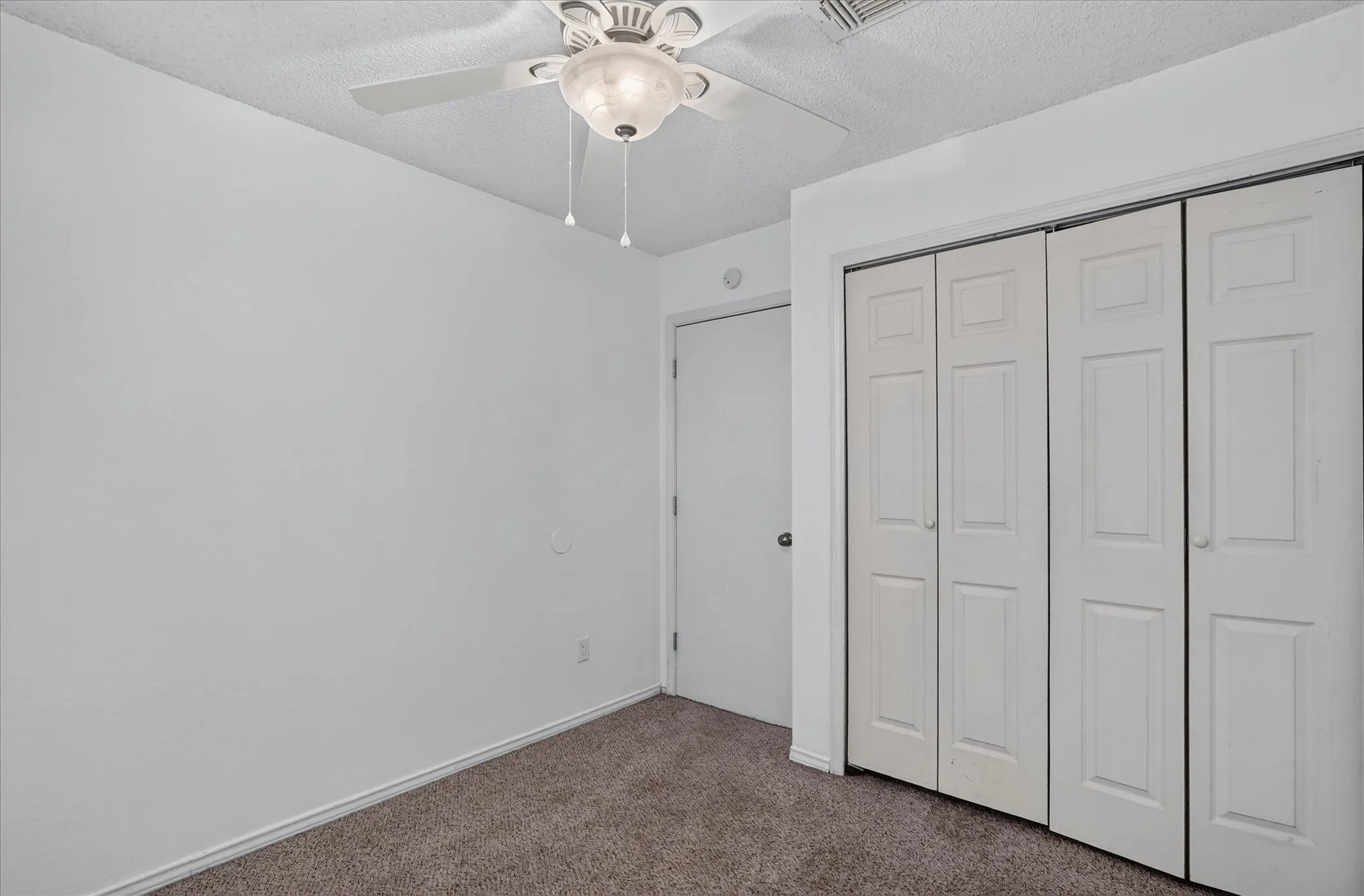 Single Family Residence For Sale in Dallas County , 1037 Garden Trail, Mesquite, Texas 75149, 3 Bedroom, 2 Bathroom, 1 Garage spaces, 1,148 Sqft, built in 1985, mls#21394961, Real Estate Agent in Mesquite, Homes For Sale in Dallas county, Homes For Sale in Mesquite, Realtor in Mesquite Texas, Real Estate Brokerage Independent Realty Texas, Luminita Cordes Realtor