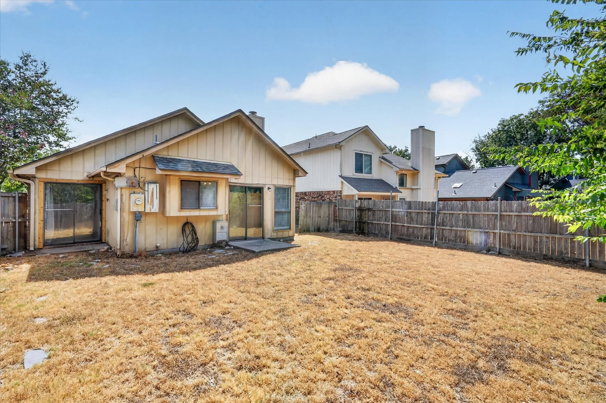 Single Family Residence For Sale in Dallas County , 1037 Garden Trail, Mesquite, Texas 75149, 3 Bedroom, 2 Bathroom, 1 Garage spaces, 1,148 Sqft, built in 1985, mls#21394961, Real Estate Agent in Mesquite, Homes For Sale in Dallas county, Homes For Sale in Mesquite, Realtor in Mesquite Texas, Real Estate Brokerage Independent Realty Texas, Luminita Cordes Realtor