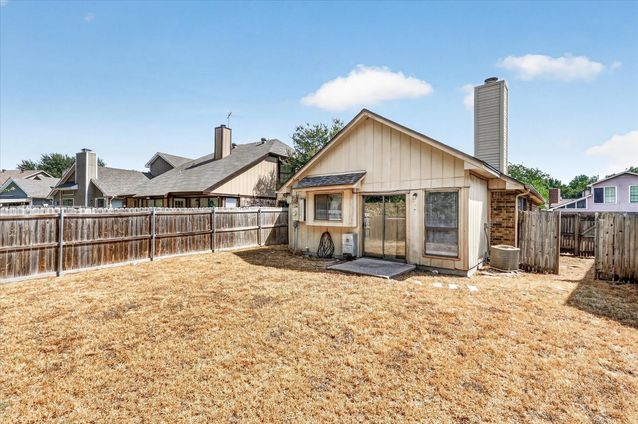 Single Family Residence For Sale in Dallas County , 1037 Garden Trail, Mesquite, Texas 75149, 3 Bedroom, 2 Bathroom, 1 Garage spaces, 1,148 Sqft, built in 1985, mls#21394961, Real Estate Agent in Mesquite, Homes For Sale in Dallas county, Homes For Sale in Mesquite, Realtor in Mesquite Texas, Real Estate Brokerage Independent Realty Texas, Luminita Cordes Realtor