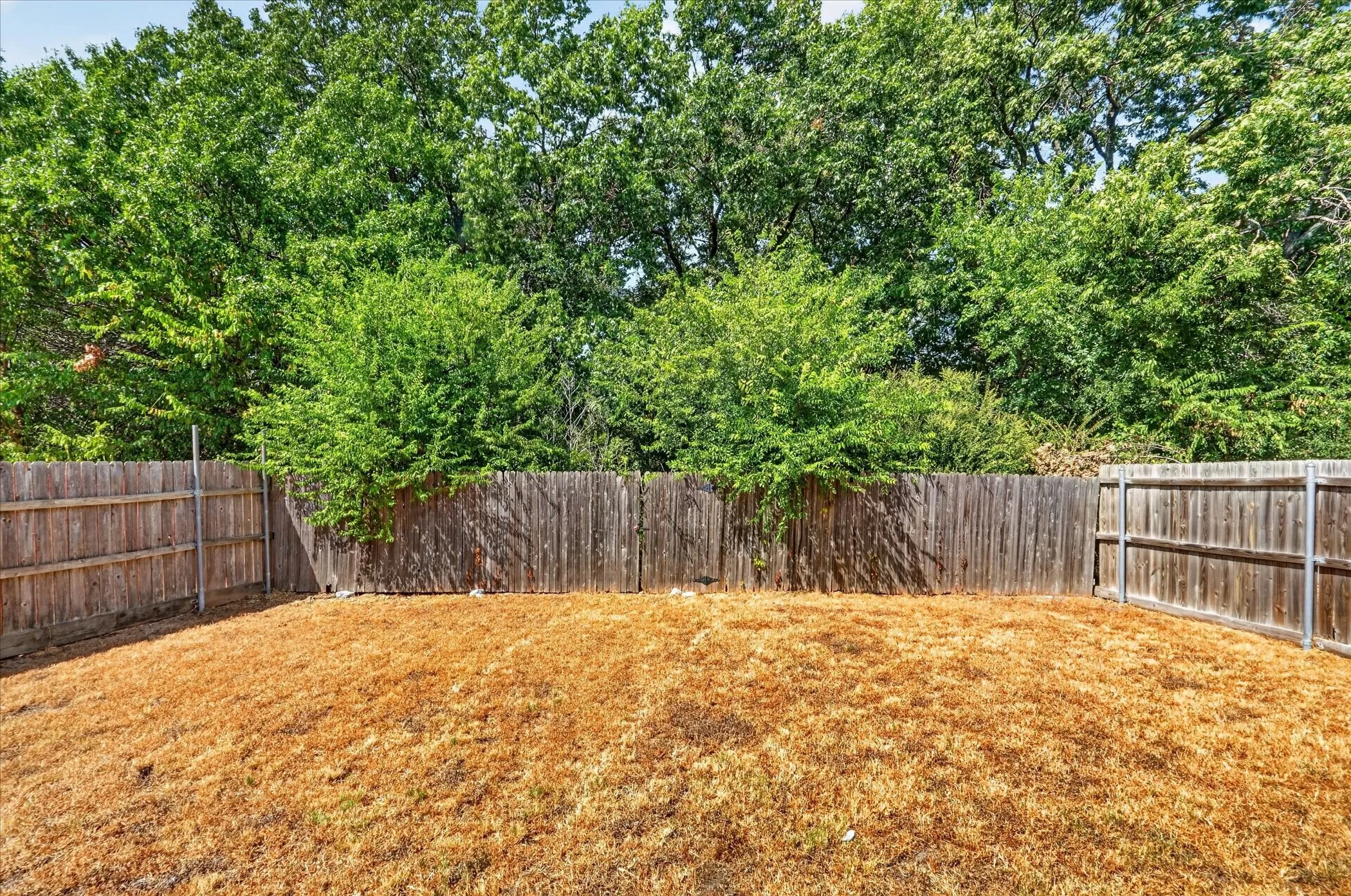Single Family Residence For Sale in Dallas County , 1037 Garden Trail, Mesquite, Texas 75149, 3 Bedroom, 2 Bathroom, 1 Garage spaces, 1,148 Sqft, built in 1985, mls#21394961, Real Estate Agent in Mesquite, Homes For Sale in Dallas county, Homes For Sale in Mesquite, Realtor in Mesquite Texas, Real Estate Brokerage Independent Realty Texas, Luminita Cordes Realtor