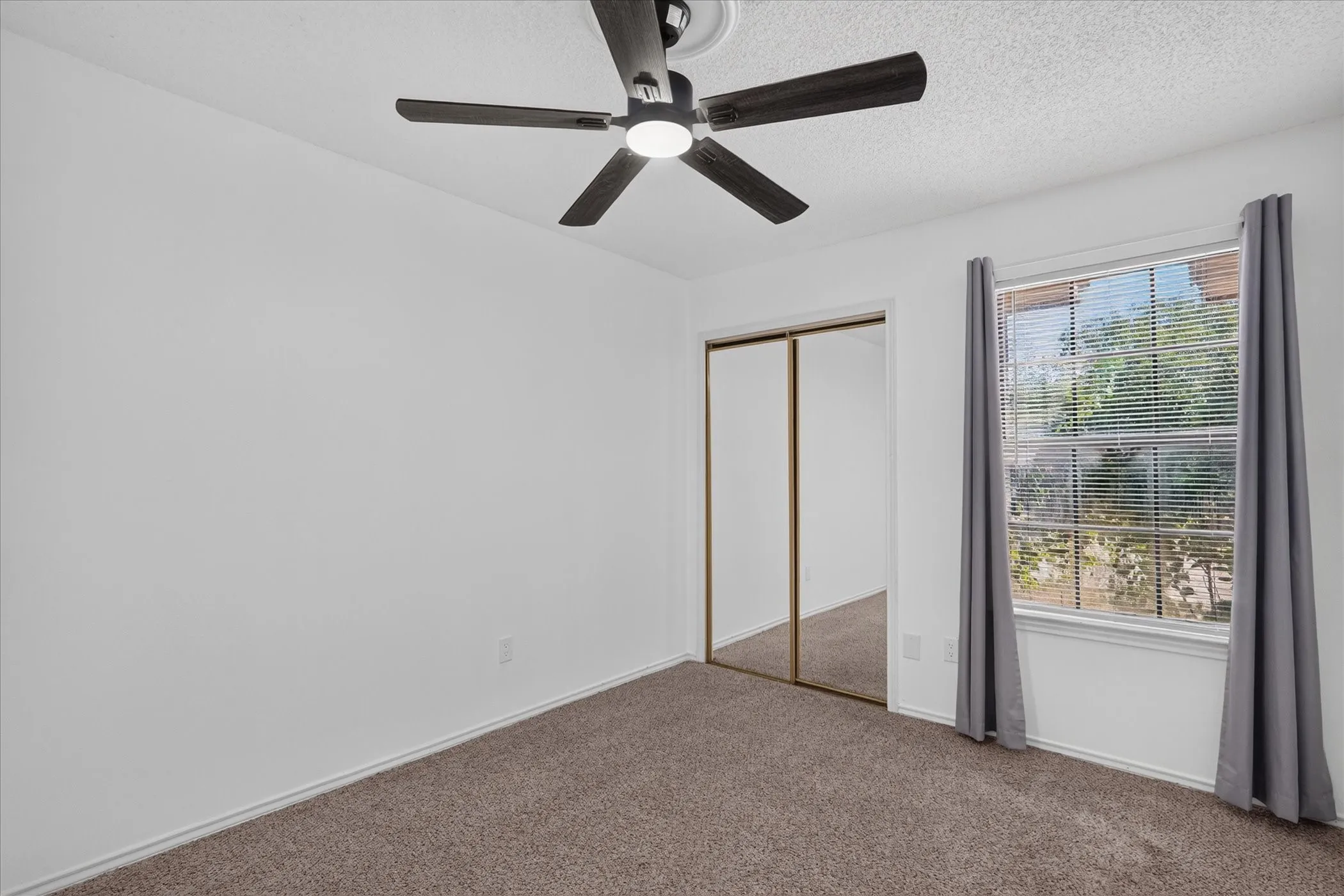 Single Family Residence For Sale in Dallas County , 1037 Garden Trail, Mesquite, Texas 75149, 3 Bedroom, 2 Bathroom, 1 Garage spaces, 1,148 Sqft, built in 1985, mls#21394961, Real Estate Agent in Mesquite, Homes For Sale in Dallas county, Homes For Sale in Mesquite, Realtor in Mesquite Texas, Real Estate Brokerage Independent Realty Texas, Luminita Cordes Realtor