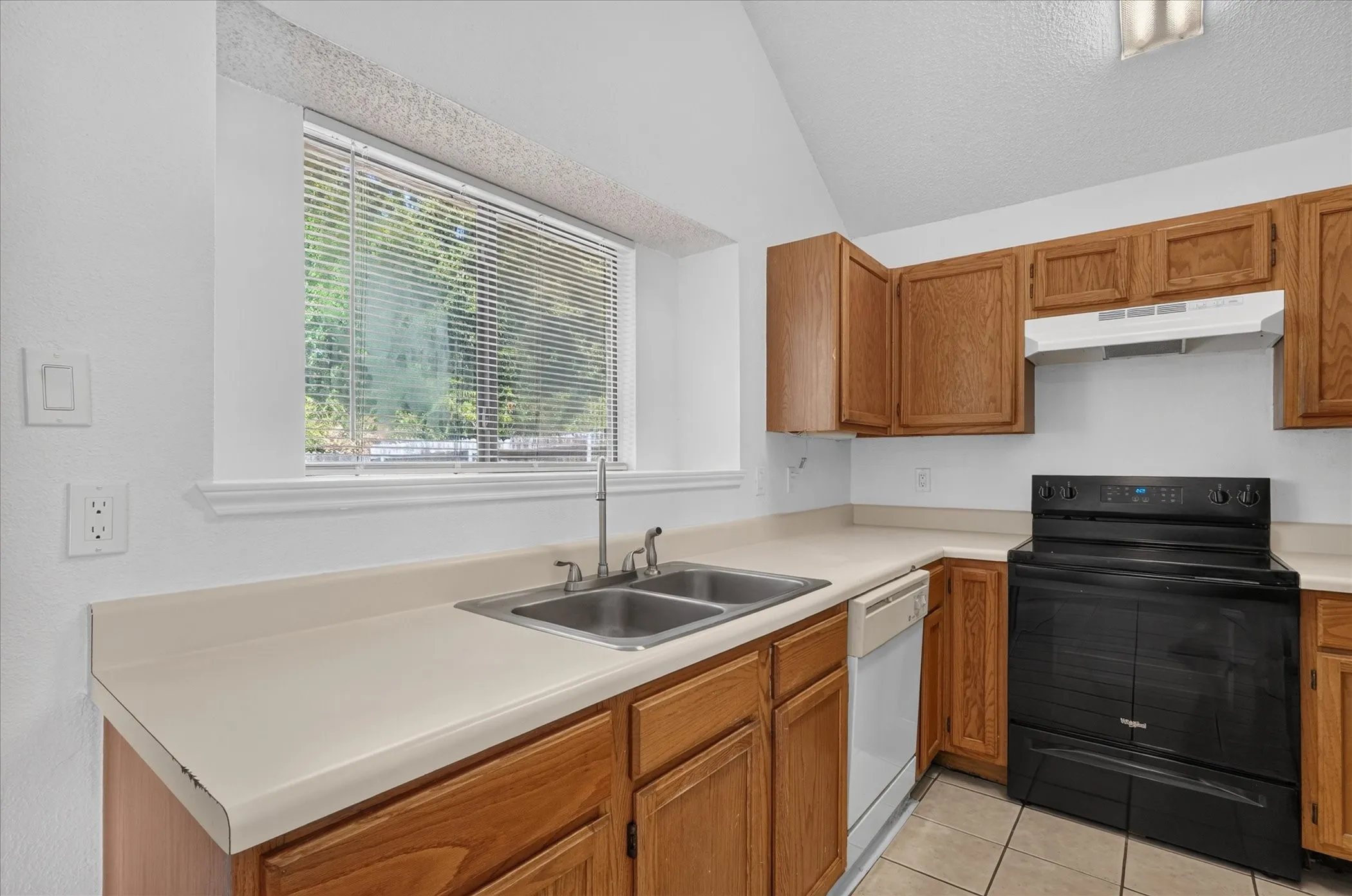Single Family Residence For Sale in Dallas County , 1037 Garden Trail, Mesquite, Texas 75149, 3 Bedroom, 2 Bathroom, 1 Garage spaces, 1,148 Sqft, built in 1985, mls#21394961, Real Estate Agent in Mesquite, Homes For Sale in Dallas county, Homes For Sale in Mesquite, Realtor in Mesquite Texas, Real Estate Brokerage Independent Realty Texas, Luminita Cordes Realtor