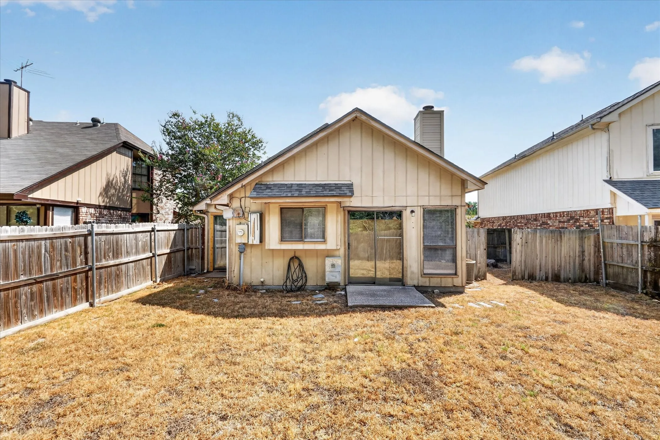 Single Family Residence For Sale in Dallas County , 1037 Garden Trail, Mesquite, Texas 75149, 3 Bedroom, 2 Bathroom, 1 Garage spaces, 1,148 Sqft, built in 1985, mls#21394961, Real Estate Agent in Mesquite, Homes For Sale in Dallas county, Homes For Sale in Mesquite, Realtor in Mesquite Texas, Real Estate Brokerage Independent Realty Texas, Luminita Cordes Realtor
