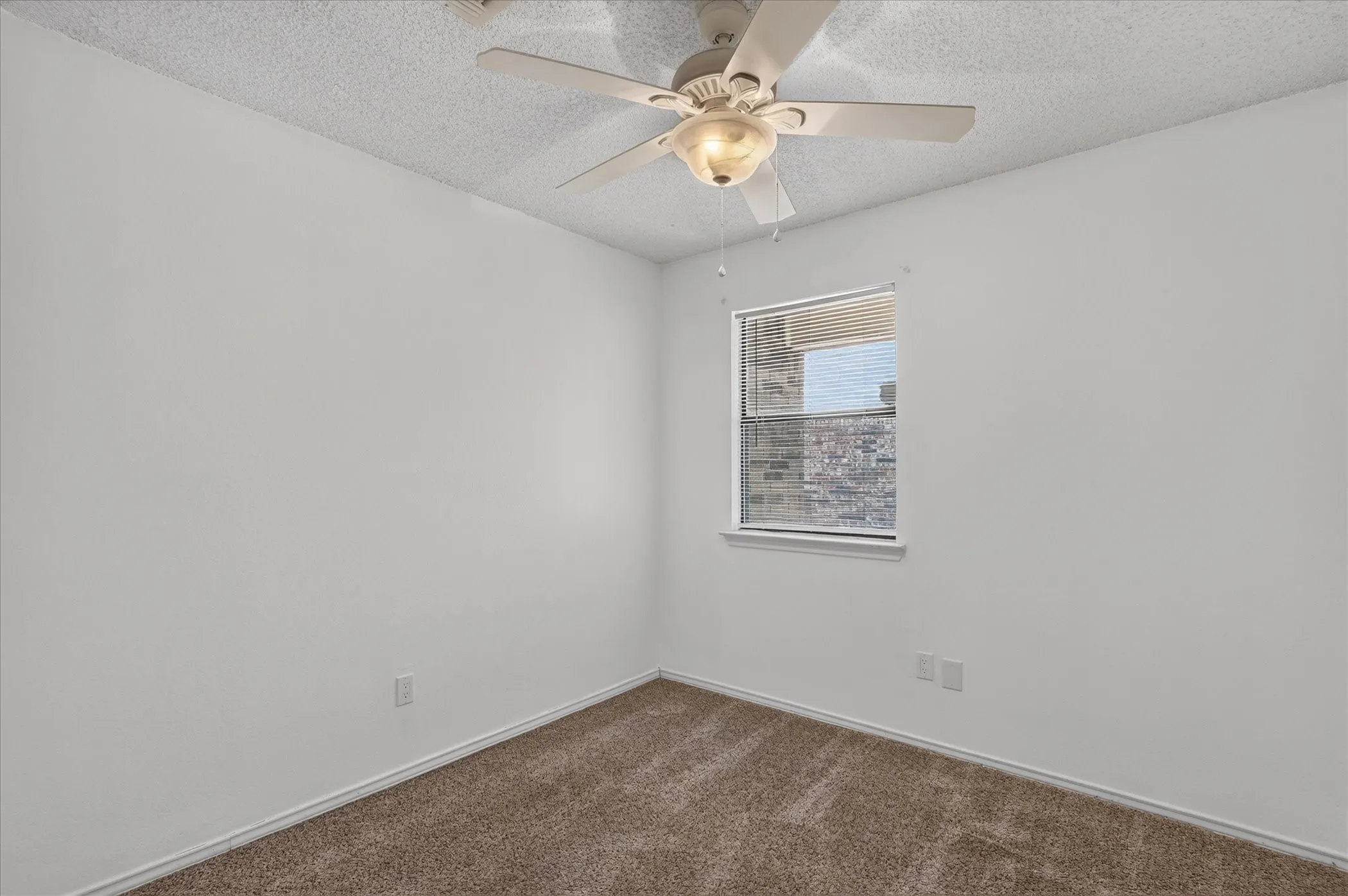 Single Family Residence For Sale in Dallas County , 1037 Garden Trail, Mesquite, Texas 75149, 3 Bedroom, 2 Bathroom, 1 Garage spaces, 1,148 Sqft, built in 1985, mls#21394961, Real Estate Agent in Mesquite, Homes For Sale in Dallas county, Homes For Sale in Mesquite, Realtor in Mesquite Texas, Real Estate Brokerage Independent Realty Texas, Luminita Cordes Realtor