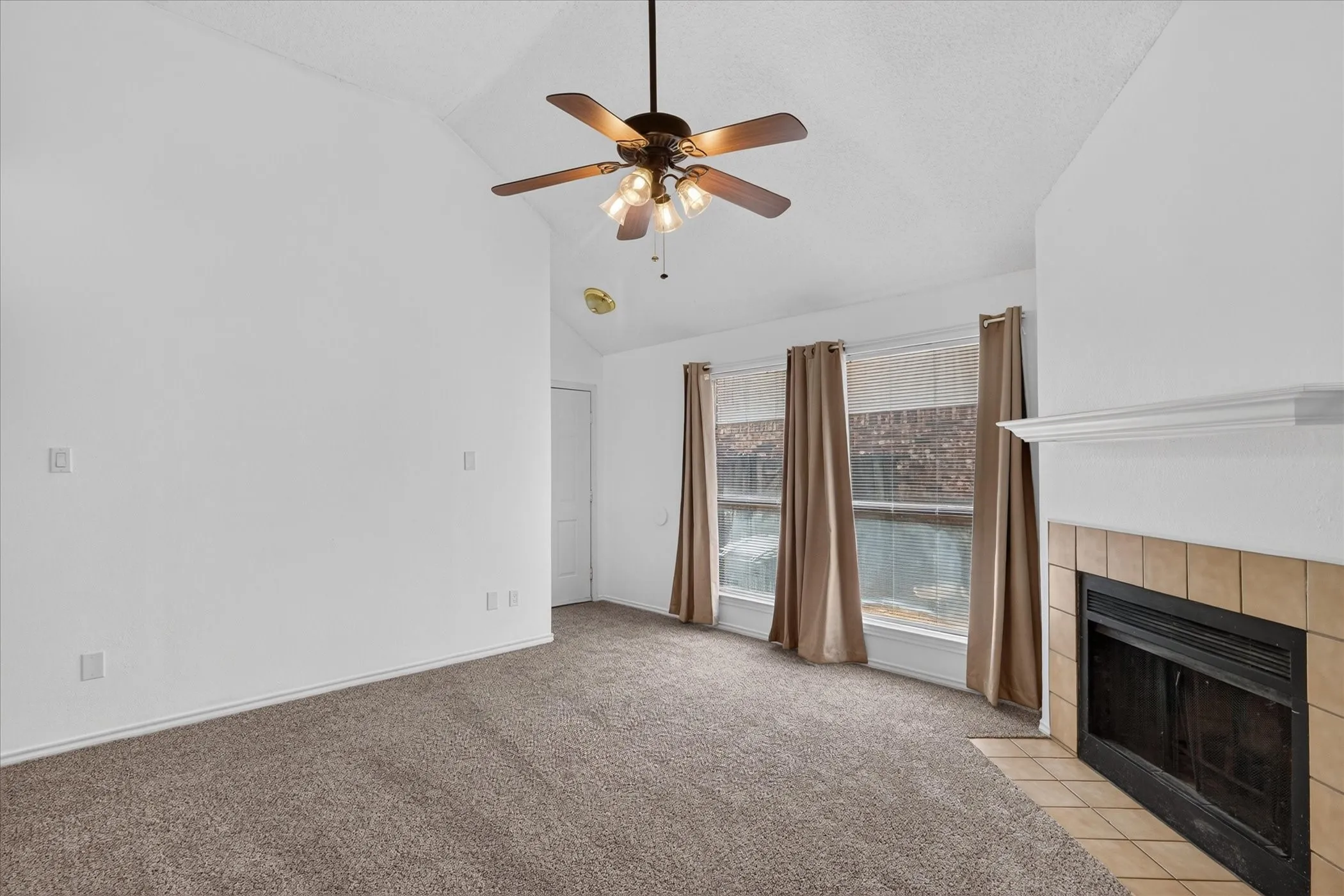 Single Family Residence For Sale in Dallas County , 1037 Garden Trail, Mesquite, Texas 75149, 3 Bedroom, 2 Bathroom, 1 Garage spaces, 1,148 Sqft, built in 1985, mls#21394961, Real Estate Agent in Mesquite, Homes For Sale in Dallas county, Homes For Sale in Mesquite, Realtor in Mesquite Texas, Real Estate Brokerage Independent Realty Texas, Luminita Cordes Realtor