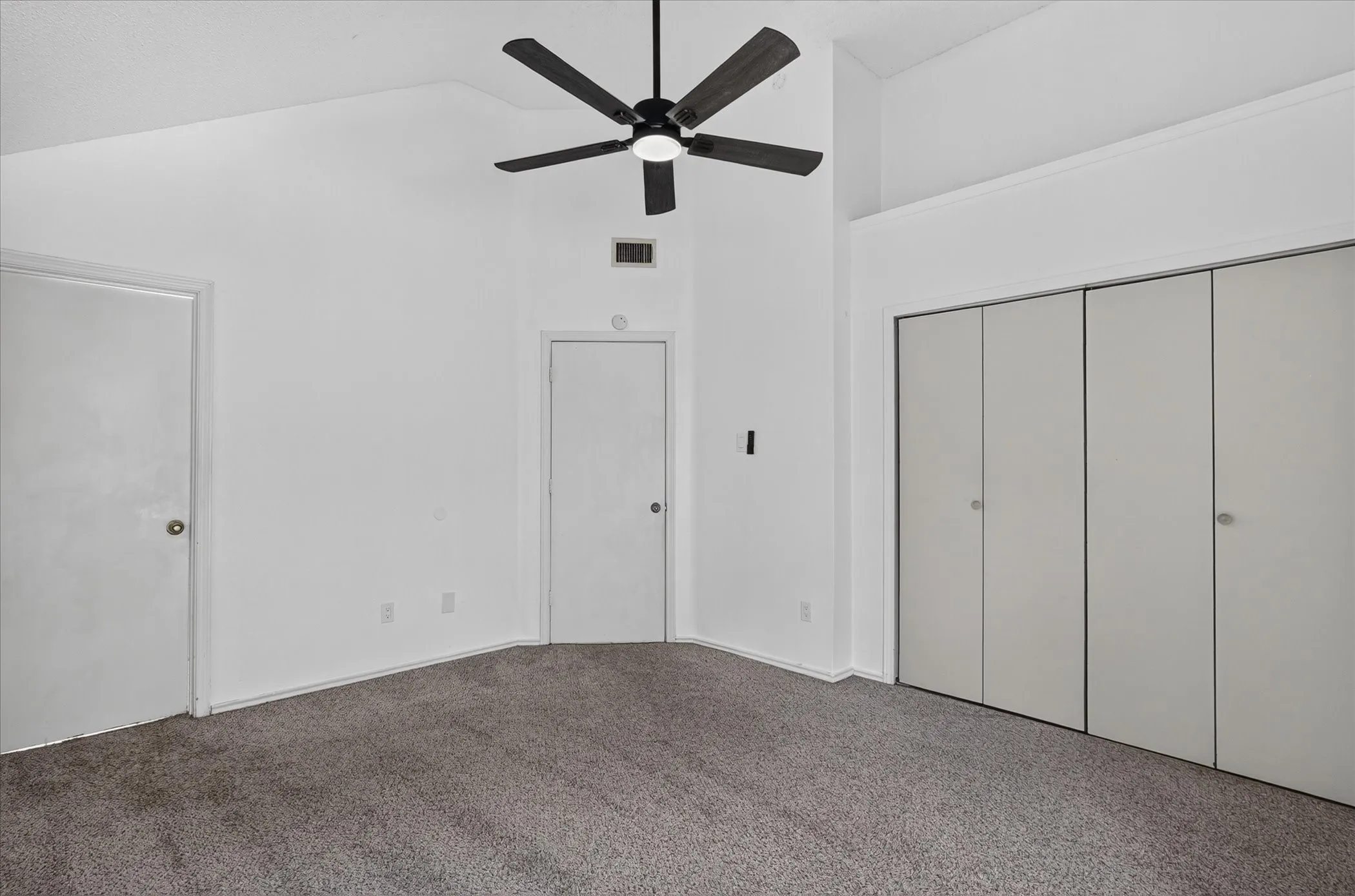Single Family Residence For Sale in Dallas County , 1037 Garden Trail, Mesquite, Texas 75149, 3 Bedroom, 2 Bathroom, 1 Garage spaces, 1,148 Sqft, built in 1985, mls#21394961, Real Estate Agent in Mesquite, Homes For Sale in Dallas county, Homes For Sale in Mesquite, Realtor in Mesquite Texas, Real Estate Brokerage Independent Realty Texas, Luminita Cordes Realtor