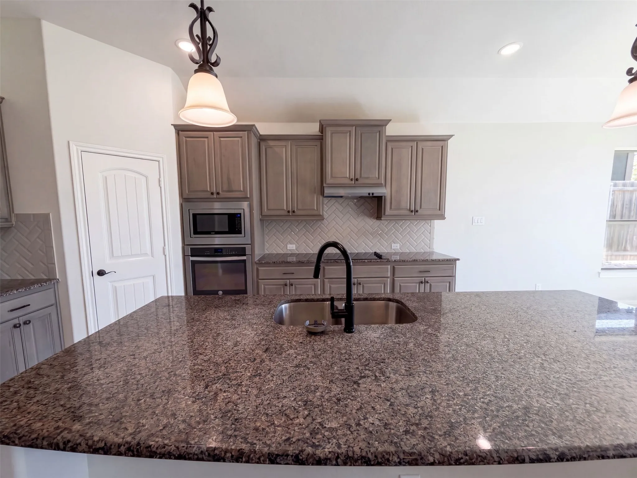 Single Family Residence For Sale in Ellis County , 130 Red Pine Drive, Red Oak, Texas 75154, 4 Bedroom, 2 Bathroom, 2 Garage spaces, 2,240 Sqft, built in 2017, mls#21395933, Real Estate Agent in Red Oak, Homes For Sale in Ellis county, Homes For Sale in Red Oak, Realtor in Red Oak Texas, Real Estate Brokerage Independent Realty Texas, Luminita Cordes Realtor
