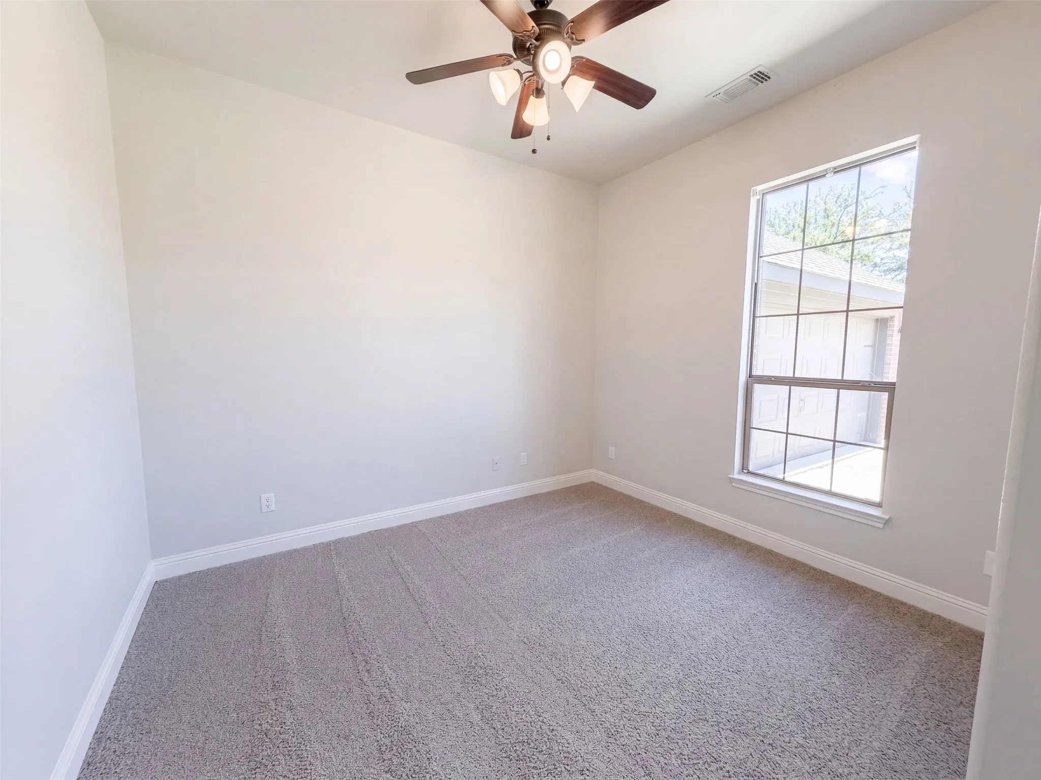 Single Family Residence For Sale in Ellis County , 130 Red Pine Drive, Red Oak, Texas 75154, 4 Bedroom, 2 Bathroom, 2 Garage spaces, 2,240 Sqft, built in 2017, mls#21395933, Real Estate Agent in Red Oak, Homes For Sale in Ellis county, Homes For Sale in Red Oak, Realtor in Red Oak Texas, Real Estate Brokerage Independent Realty Texas, Luminita Cordes Realtor