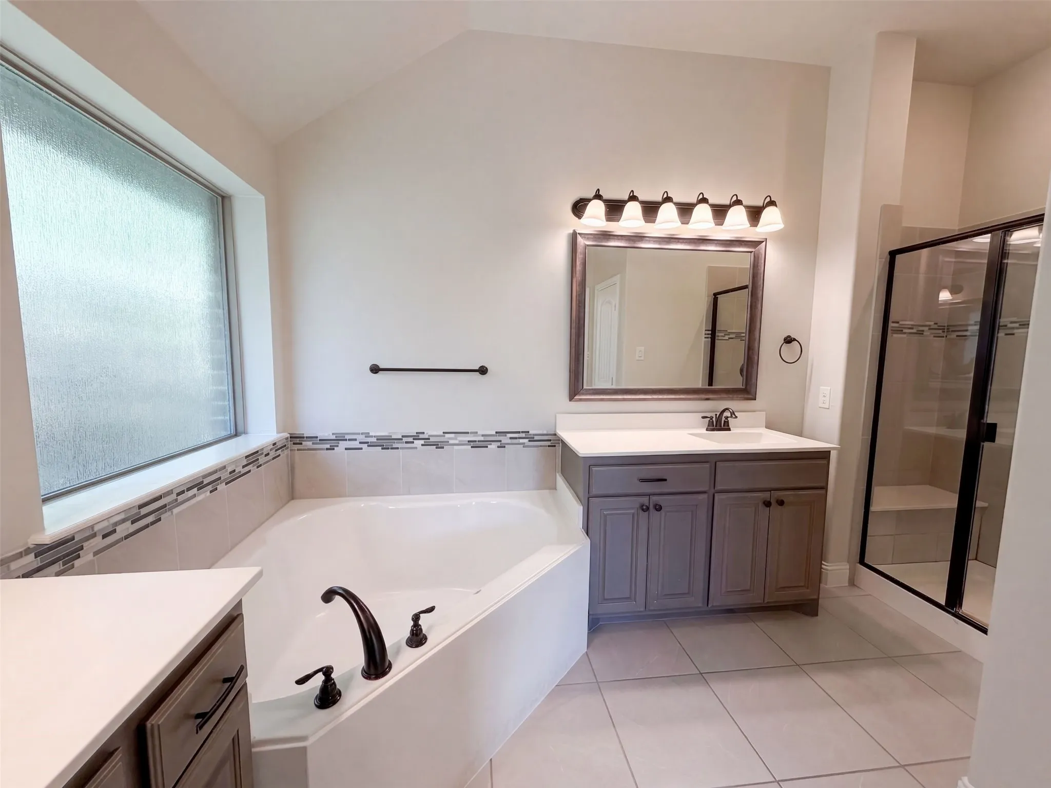 Single Family Residence For Sale in Ellis County , 130 Red Pine Drive, Red Oak, Texas 75154, 4 Bedroom, 2 Bathroom, 2 Garage spaces, 2,240 Sqft, built in 2017, mls#21395933, Real Estate Agent in Red Oak, Homes For Sale in Ellis county, Homes For Sale in Red Oak, Realtor in Red Oak Texas, Real Estate Brokerage Independent Realty Texas, Luminita Cordes Realtor