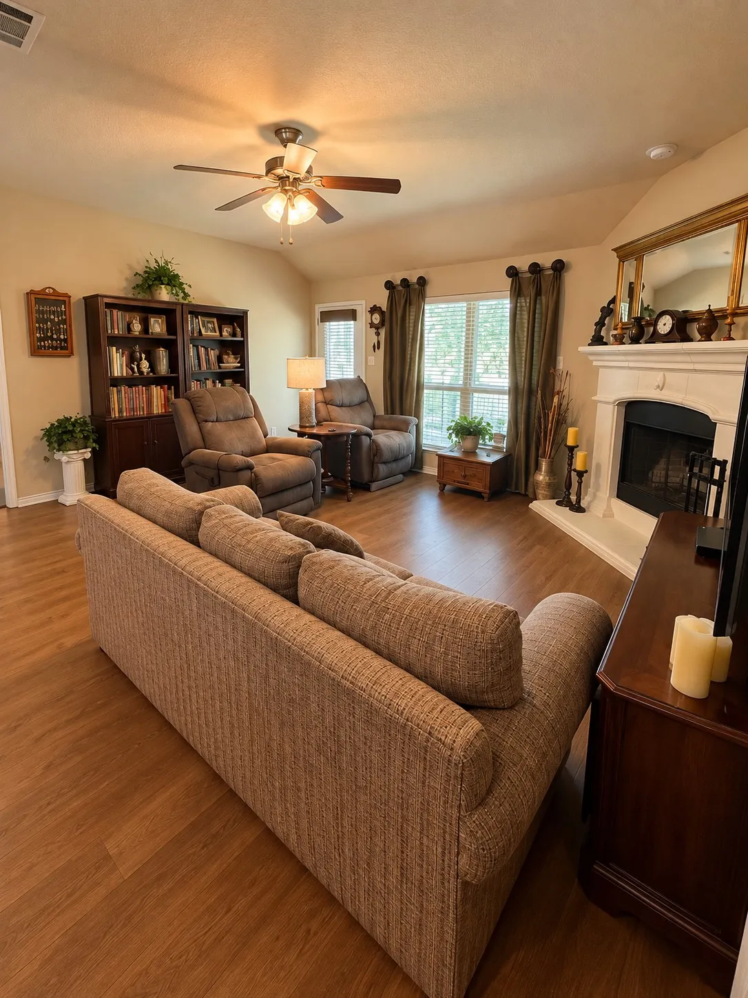 Single Family Residence For Sale in Collin County , 812 Scotland Way, Wylie, Texas 75098, 3 Bedroom, 2 Bathroom, 2 Garage spaces, 1,807 Sqft, built in 2013, mls#21395938, Real Estate Agent in Wylie, Homes For Sale in Collin county, Homes For Sale in Wylie, Realtor in Wylie Texas, Real Estate Brokerage Independent Realty Texas, Luminita Cordes Realtor