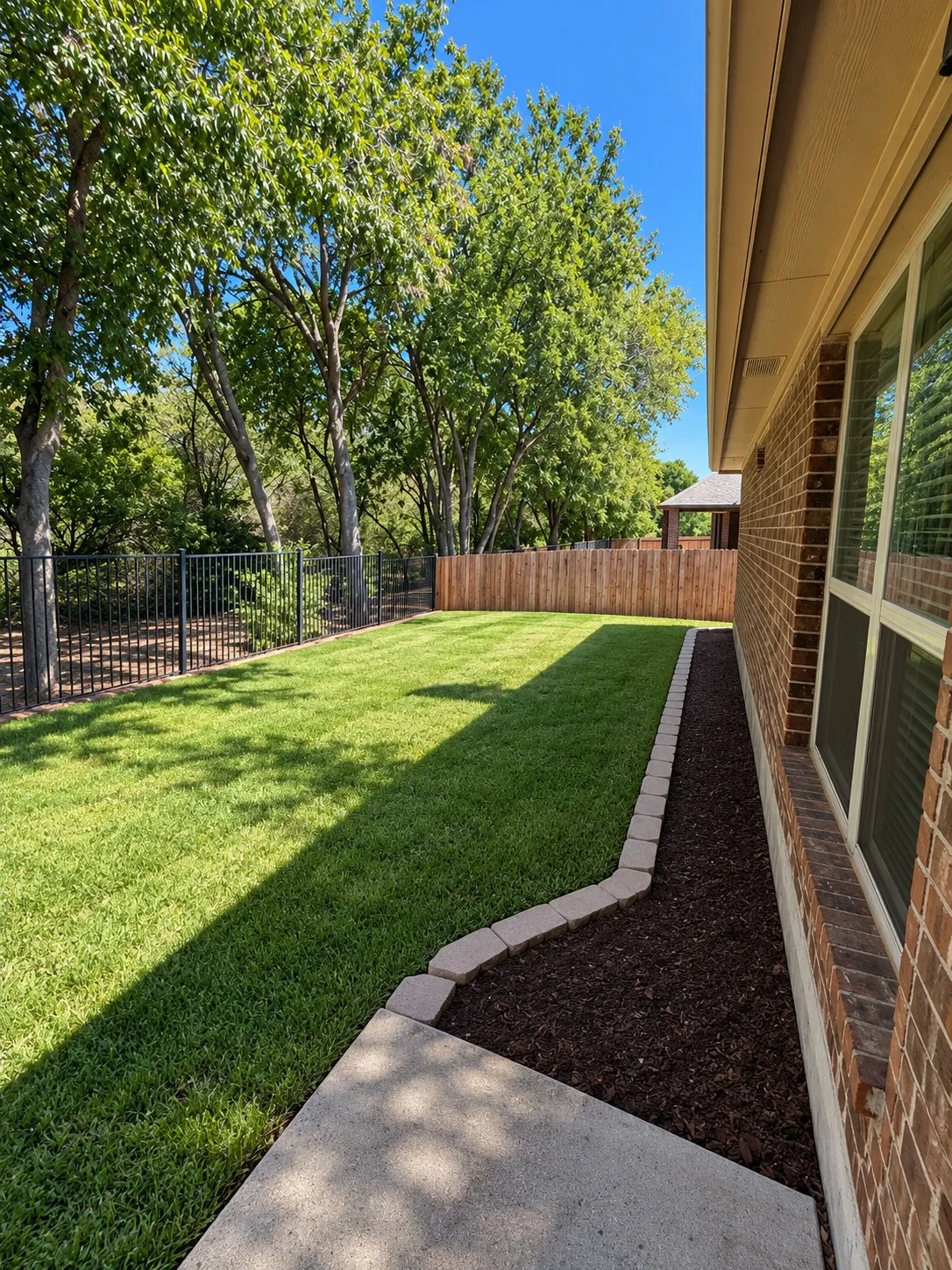 Single Family Residence For Sale in Collin County , 812 Scotland Way, Wylie, Texas 75098, 3 Bedroom, 2 Bathroom, 2 Garage spaces, 1,807 Sqft, built in 2013, mls#21395938, Real Estate Agent in Wylie, Homes For Sale in Collin county, Homes For Sale in Wylie, Realtor in Wylie Texas, Real Estate Brokerage Independent Realty Texas, Luminita Cordes Realtor
