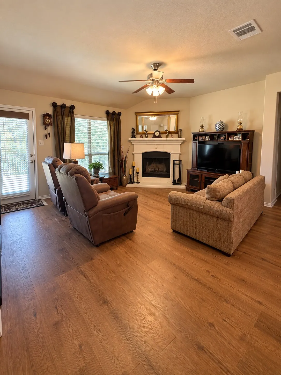 Single Family Residence For Sale in Collin County , 812 Scotland Way, Wylie, Texas 75098, 3 Bedroom, 2 Bathroom, 2 Garage spaces, 1,807 Sqft, built in 2013, mls#21395938, Real Estate Agent in Wylie, Homes For Sale in Collin county, Homes For Sale in Wylie, Realtor in Wylie Texas, Real Estate Brokerage Independent Realty Texas, Luminita Cordes Realtor