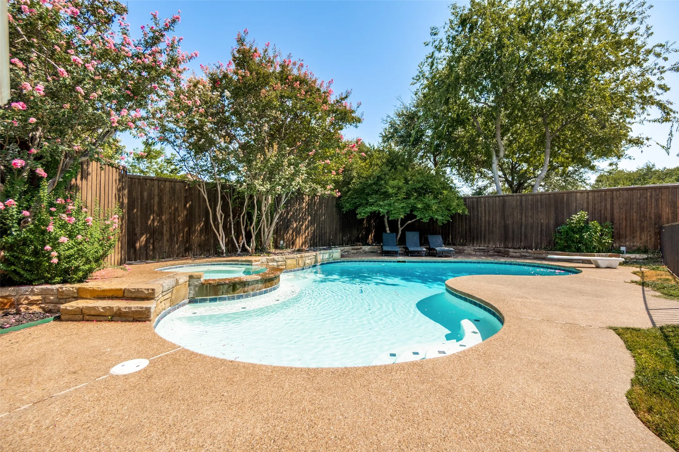 Single Family Residence For Sale in Dallas County , 4137 Candlenut Lane, Dallas, Texas 75244, 4 Bedroom, 3 Bathroom, 2 Garage spaces, 2,254 Sqft, built in 1968, mls#21395670, Real Estate Agent in Dallas, Homes For Sale in Dallas county, Homes For Sale in Dallas, Realtor in Dallas Texas, Real Estate Brokerage Independent Realty Texas, Luminita Cordes Realtor