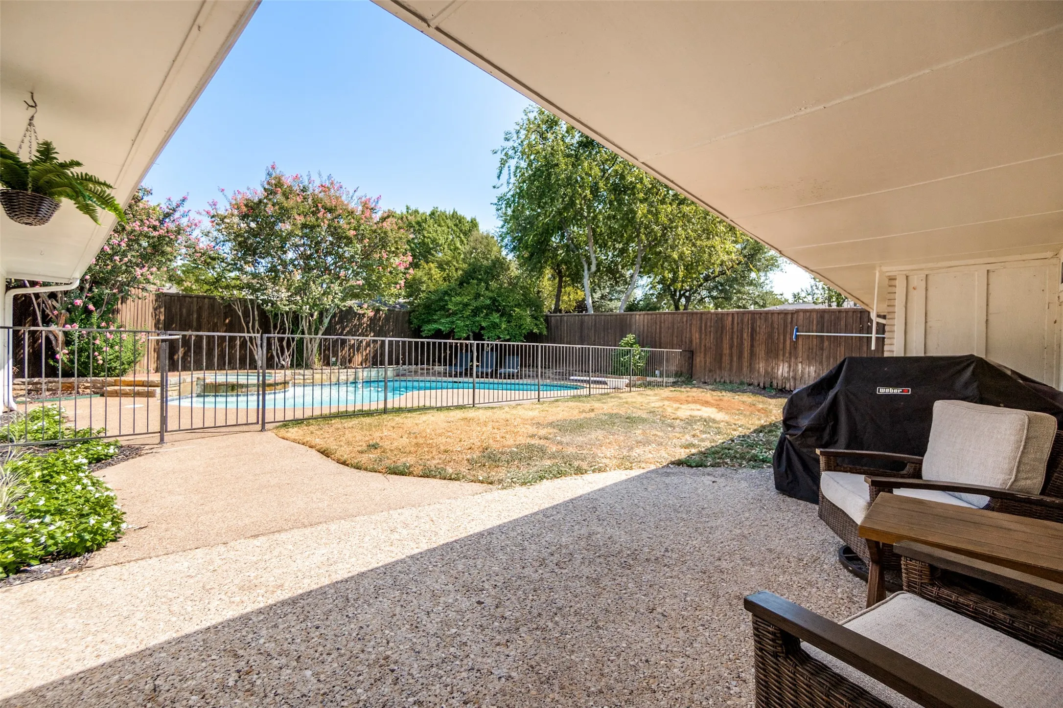 Single Family Residence For Sale in Dallas County , 4137 Candlenut Lane, Dallas, Texas 75244, 4 Bedroom, 3 Bathroom, 2 Garage spaces, 2,254 Sqft, built in 1968, mls#21395670, Real Estate Agent in Dallas, Homes For Sale in Dallas county, Homes For Sale in Dallas, Realtor in Dallas Texas, Real Estate Brokerage Independent Realty Texas, Luminita Cordes Realtor