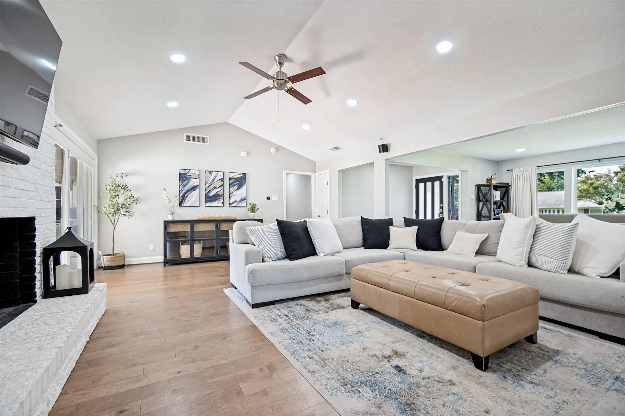 Single Family Residence For Sale in Dallas County , 4137 Candlenut Lane, Dallas, Texas 75244, 4 Bedroom, 3 Bathroom, 2 Garage spaces, 2,254 Sqft, built in 1968, mls#21395670, Real Estate Agent in Dallas, Homes For Sale in Dallas county, Homes For Sale in Dallas, Realtor in Dallas Texas, Real Estate Brokerage Independent Realty Texas, Luminita Cordes Realtor