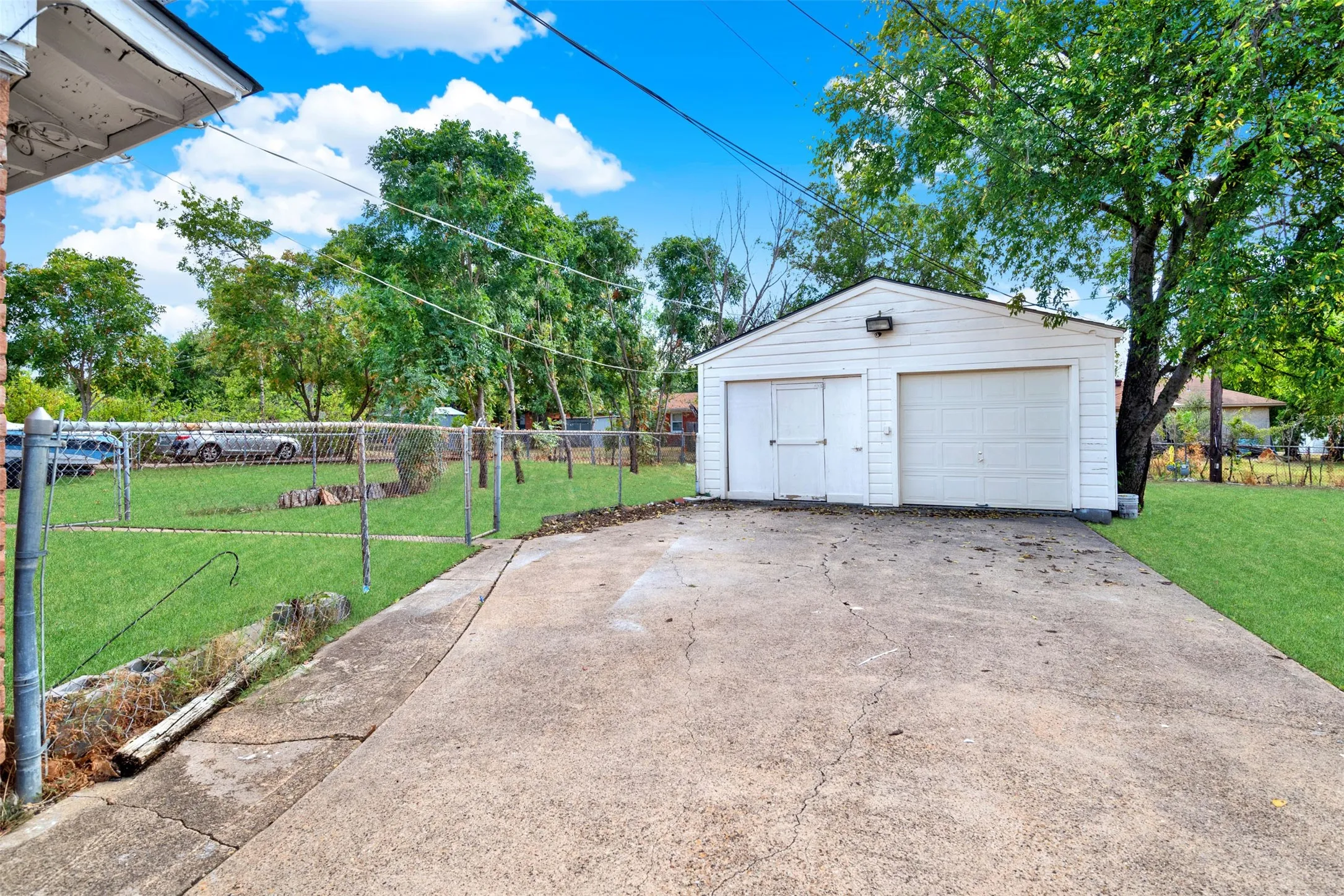 Oversized single car Garage