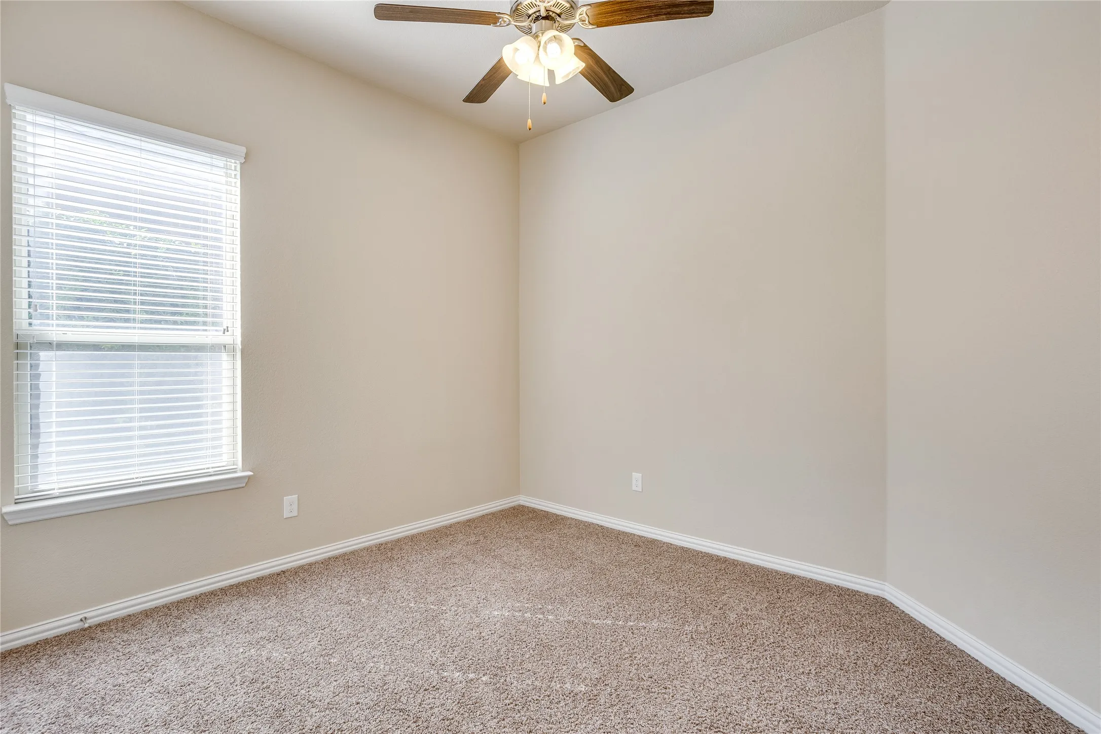 Single Family Residence For Rent in Parker County , 105 Mineral Point Drive, Aledo, Texas 76008, 3 Bedroom, 2 Bathroom, 2 Garage spaces, 1,849 Sqft, built in 2017, mls#21395868, Real Estate Agent in Aledo, Homes For Rent in Parker county, Homes For Rent in Aledo, Realtor in Aledo Texas, Real Estate Brokerage Independent Realty Texas, Luminita Cordes Realtor