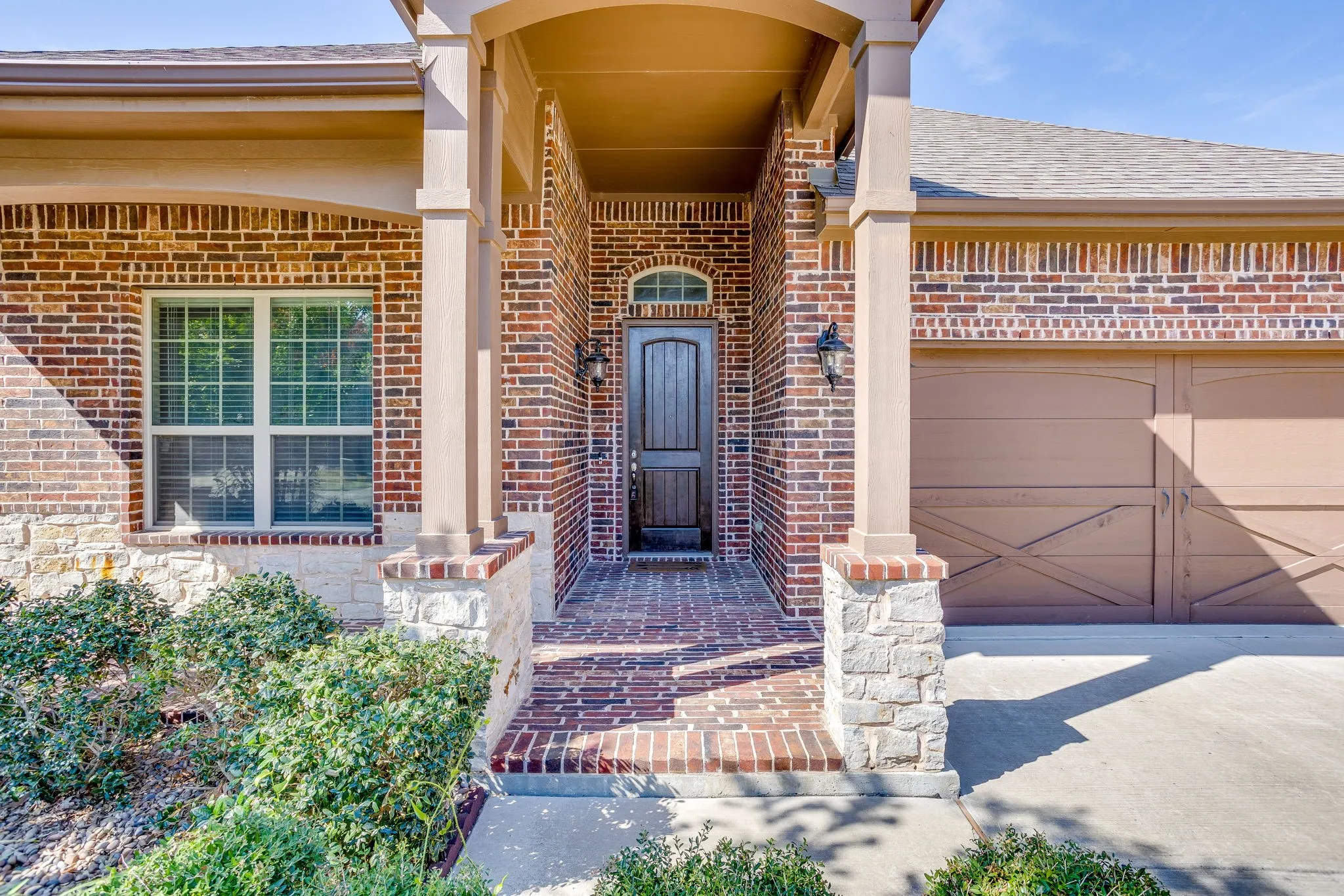 Single Family Residence For Rent in Parker County , 105 Mineral Point Drive, Aledo, Texas 76008, 3 Bedroom, 2 Bathroom, 2 Garage spaces, 1,849 Sqft, built in 2017, mls#21395868, Real Estate Agent in Aledo, Homes For Rent in Parker county, Homes For Rent in Aledo, Realtor in Aledo Texas, Real Estate Brokerage Independent Realty Texas, Luminita Cordes Realtor