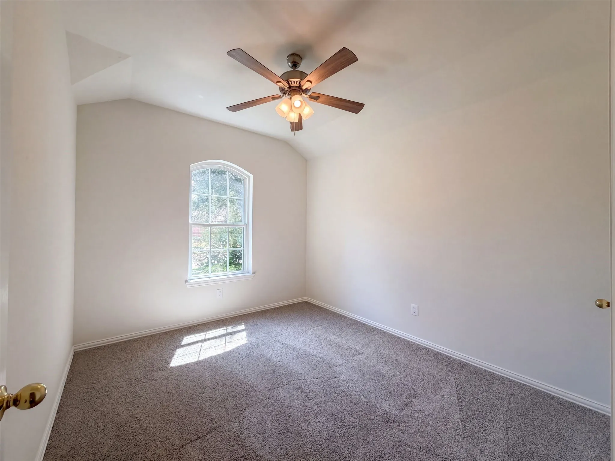 Single Family Residence For Sale in Collin County , 6312 Candletree Lane, Mc Kinney, Texas 75070, 3 Bedroom, 2 Bathroom, 2 Garage spaces, 1,896 Sqft, built in 2002, mls#21395945, Real Estate Agent in Mc Kinney, Homes For Sale in Collin county, Homes For Sale in Mc Kinney, Realtor in Mc Kinney Texas, Real Estate Brokerage Independent Realty Texas, Luminita Cordes Realtor