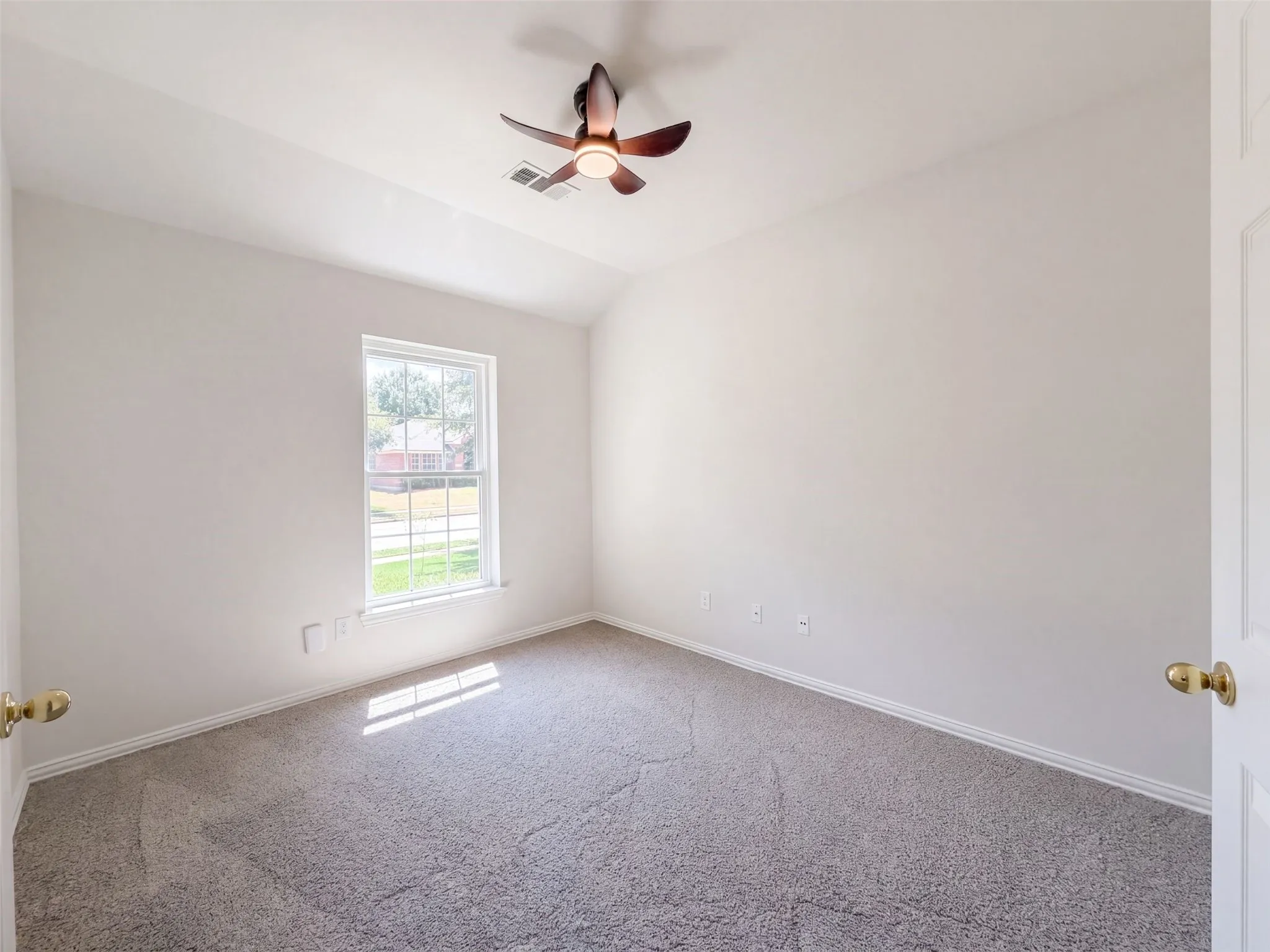 Single Family Residence For Sale in Collin County , 6312 Candletree Lane, Mc Kinney, Texas 75070, 3 Bedroom, 2 Bathroom, 2 Garage spaces, 1,896 Sqft, built in 2002, mls#21395945, Real Estate Agent in Mc Kinney, Homes For Sale in Collin county, Homes For Sale in Mc Kinney, Realtor in Mc Kinney Texas, Real Estate Brokerage Independent Realty Texas, Luminita Cordes Realtor