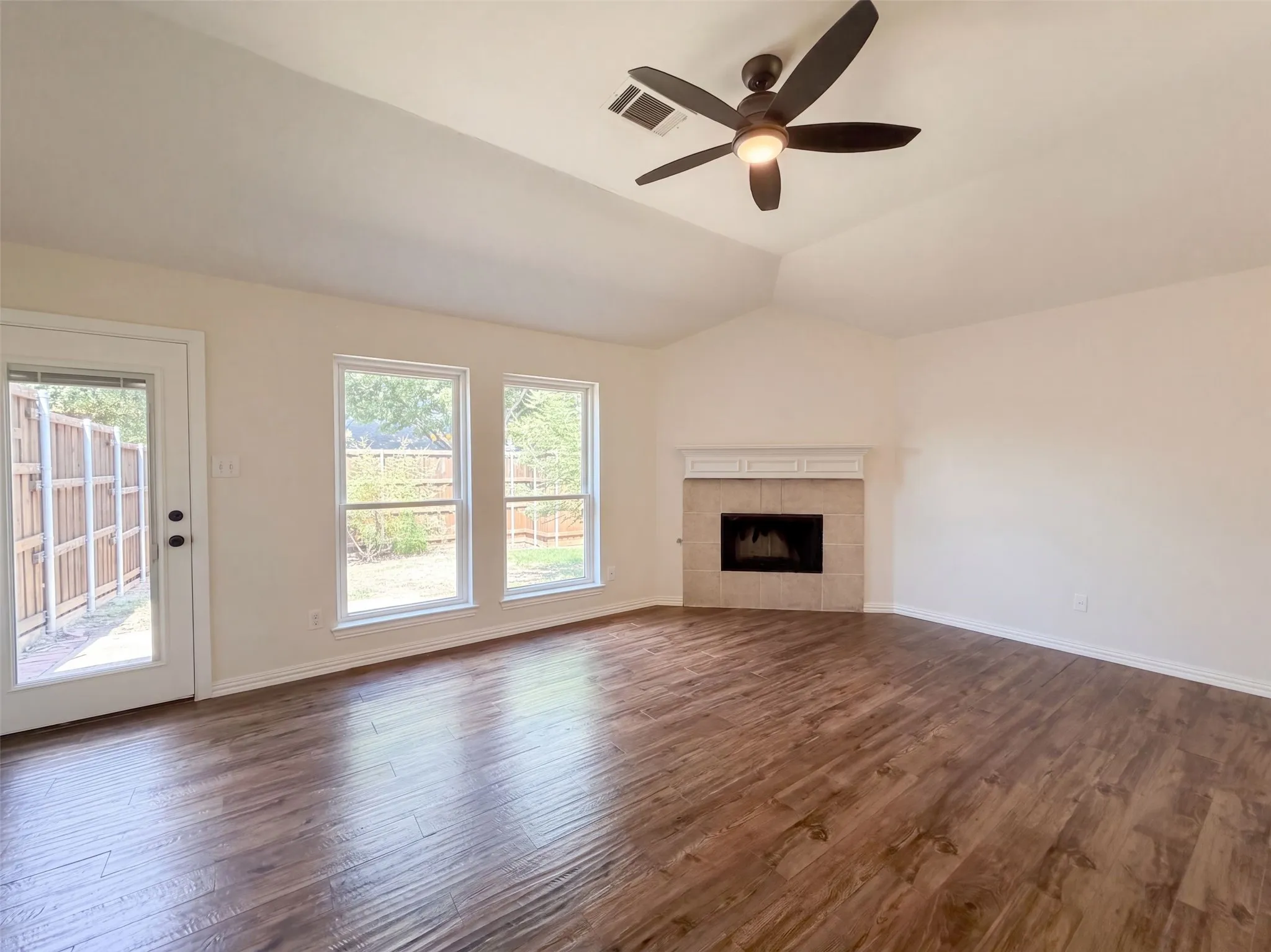Single Family Residence For Sale in Collin County , 6312 Candletree Lane, Mc Kinney, Texas 75070, 3 Bedroom, 2 Bathroom, 2 Garage spaces, 1,896 Sqft, built in 2002, mls#21395945, Real Estate Agent in Mc Kinney, Homes For Sale in Collin county, Homes For Sale in Mc Kinney, Realtor in Mc Kinney Texas, Real Estate Brokerage Independent Realty Texas, Luminita Cordes Realtor