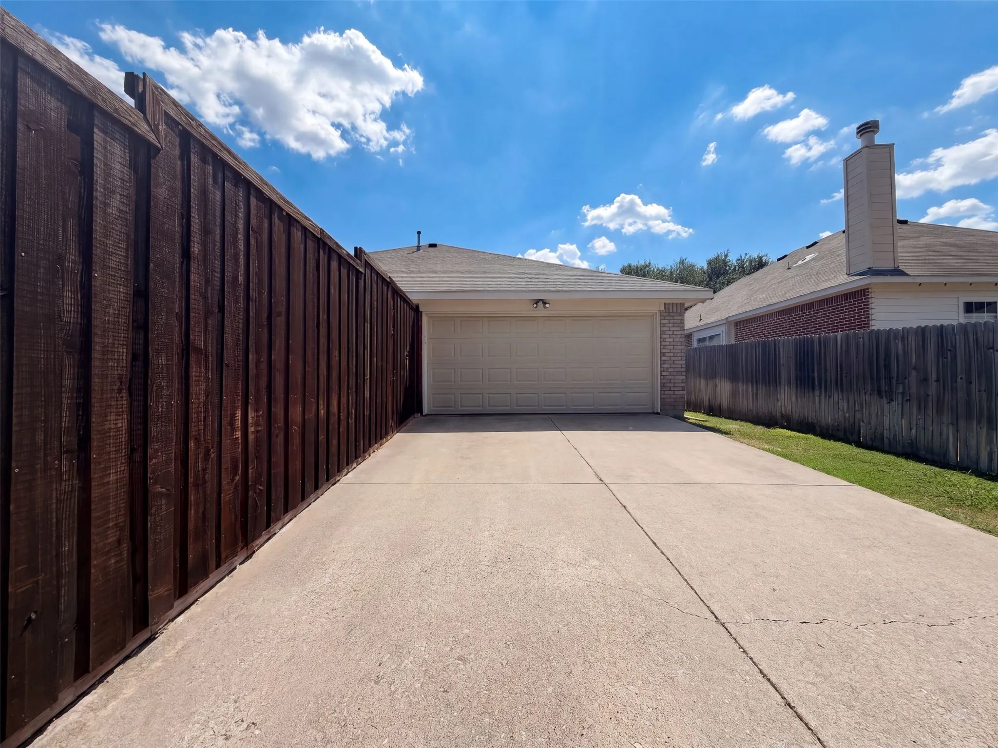 Single Family Residence For Sale in Collin County , 6312 Candletree Lane, Mc Kinney, Texas 75070, 3 Bedroom, 2 Bathroom, 2 Garage spaces, 1,896 Sqft, built in 2002, mls#21395945, Real Estate Agent in Mc Kinney, Homes For Sale in Collin county, Homes For Sale in Mc Kinney, Realtor in Mc Kinney Texas, Real Estate Brokerage Independent Realty Texas, Luminita Cordes Realtor