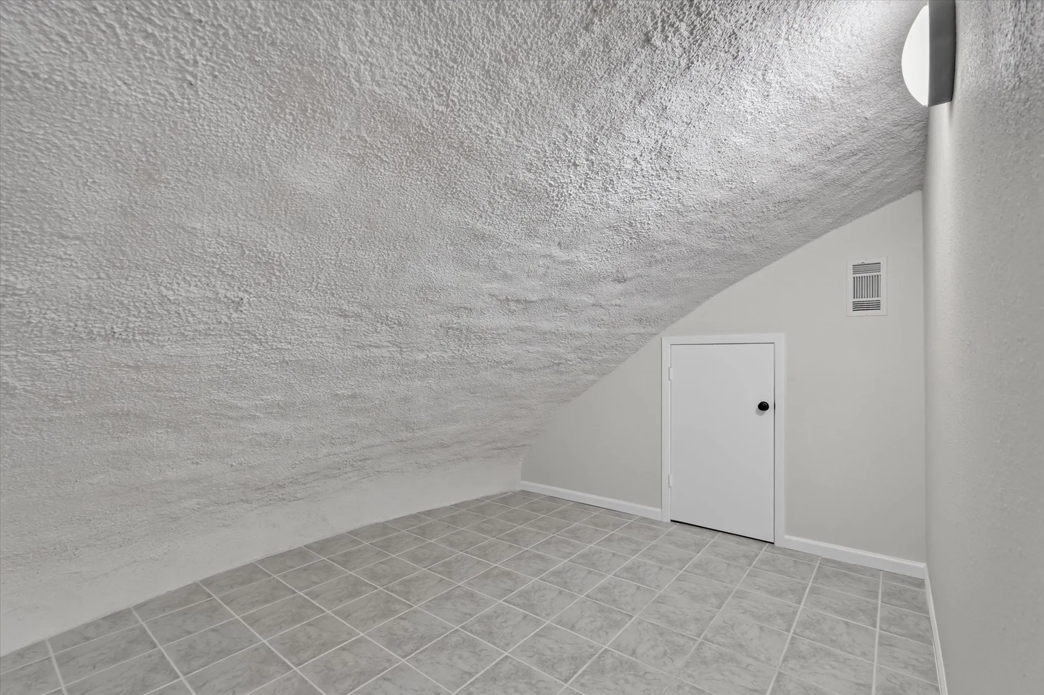 Single Family Residence For Sale in Johnson County , 9530 Johns Road, Alvarado, Texas 76009, 3 Bedroom, 2 Bathroom, 2 Garage spaces, 1,353 Sqft, built in 2003, mls#21395669, Real Estate Agent in Alvarado, Homes For Sale in Johnson county, Homes For Sale in Alvarado, Realtor in Alvarado Texas, Real Estate Brokerage Independent Realty Texas, Luminita Cordes Realtor