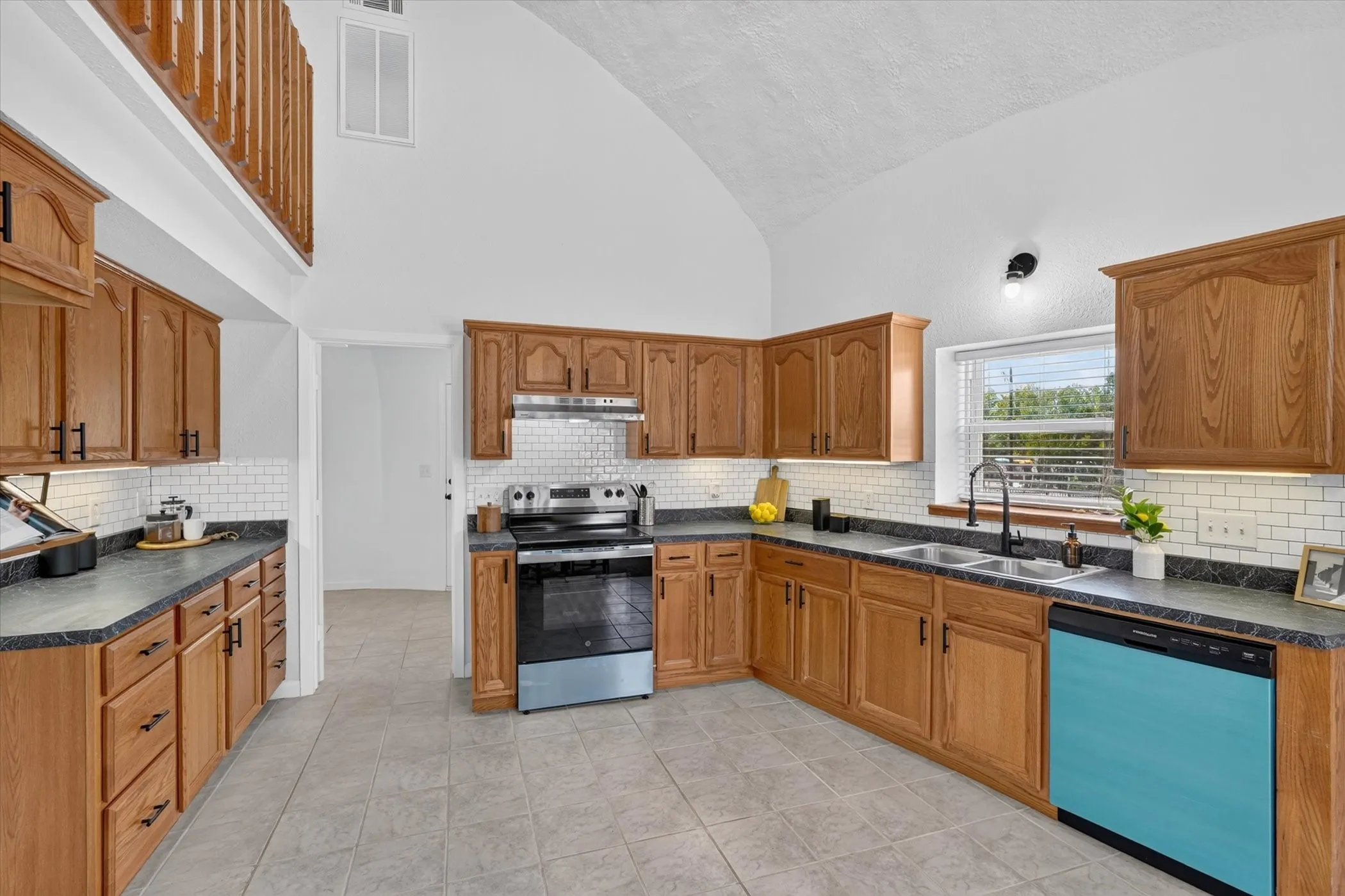 Single Family Residence For Sale in Johnson County , 9530 Johns Road, Alvarado, Texas 76009, 3 Bedroom, 2 Bathroom, 2 Garage spaces, 1,353 Sqft, built in 2003, mls#21395669, Real Estate Agent in Alvarado, Homes For Sale in Johnson county, Homes For Sale in Alvarado, Realtor in Alvarado Texas, Real Estate Brokerage Independent Realty Texas, Luminita Cordes Realtor