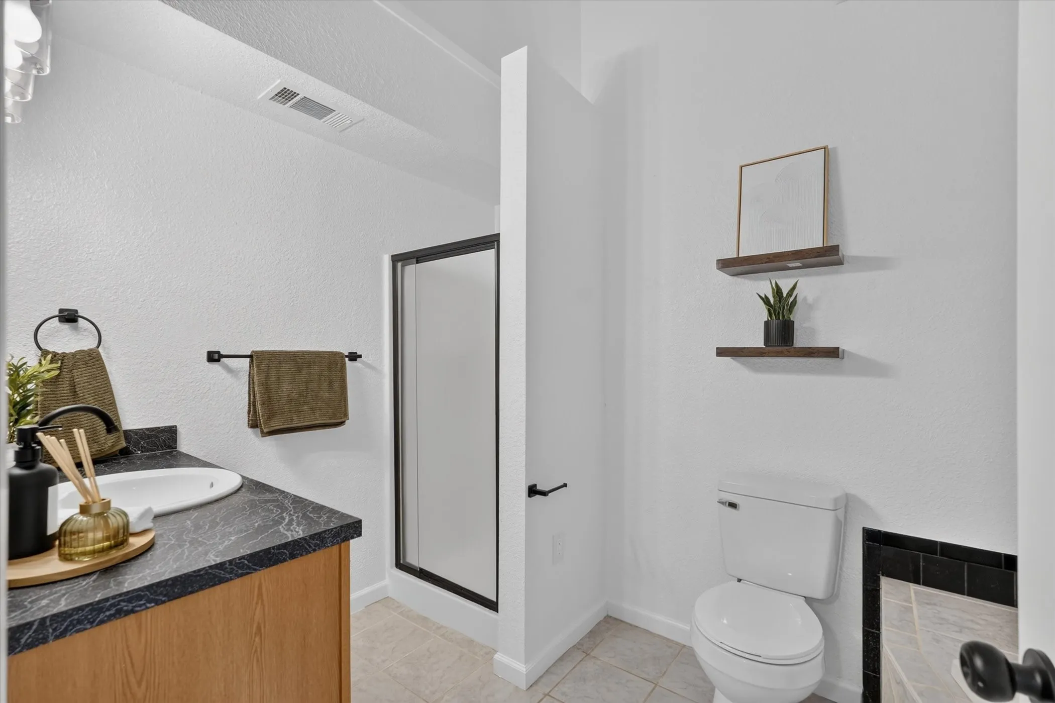 Single Family Residence For Sale in Johnson County , 9530 Johns Road, Alvarado, Texas 76009, 3 Bedroom, 2 Bathroom, 2 Garage spaces, 1,353 Sqft, built in 2003, mls#21395669, Real Estate Agent in Alvarado, Homes For Sale in Johnson county, Homes For Sale in Alvarado, Realtor in Alvarado Texas, Real Estate Brokerage Independent Realty Texas, Luminita Cordes Realtor