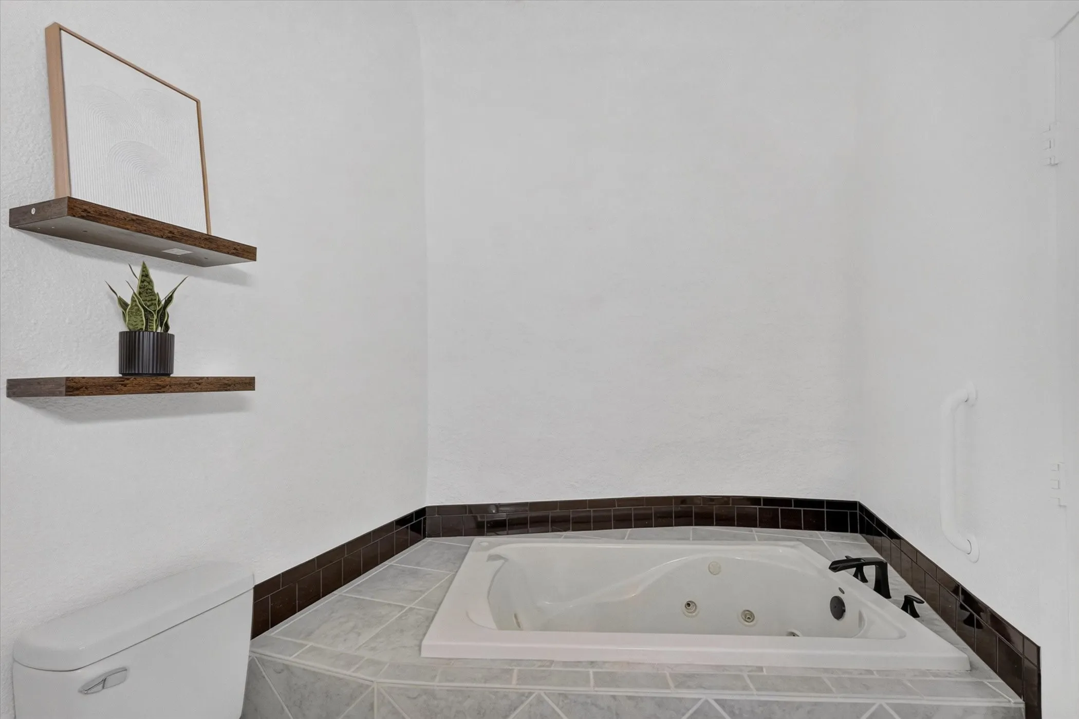 Single Family Residence For Sale in Johnson County , 9530 Johns Road, Alvarado, Texas 76009, 3 Bedroom, 2 Bathroom, 2 Garage spaces, 1,353 Sqft, built in 2003, mls#21395669, Real Estate Agent in Alvarado, Homes For Sale in Johnson county, Homes For Sale in Alvarado, Realtor in Alvarado Texas, Real Estate Brokerage Independent Realty Texas, Luminita Cordes Realtor