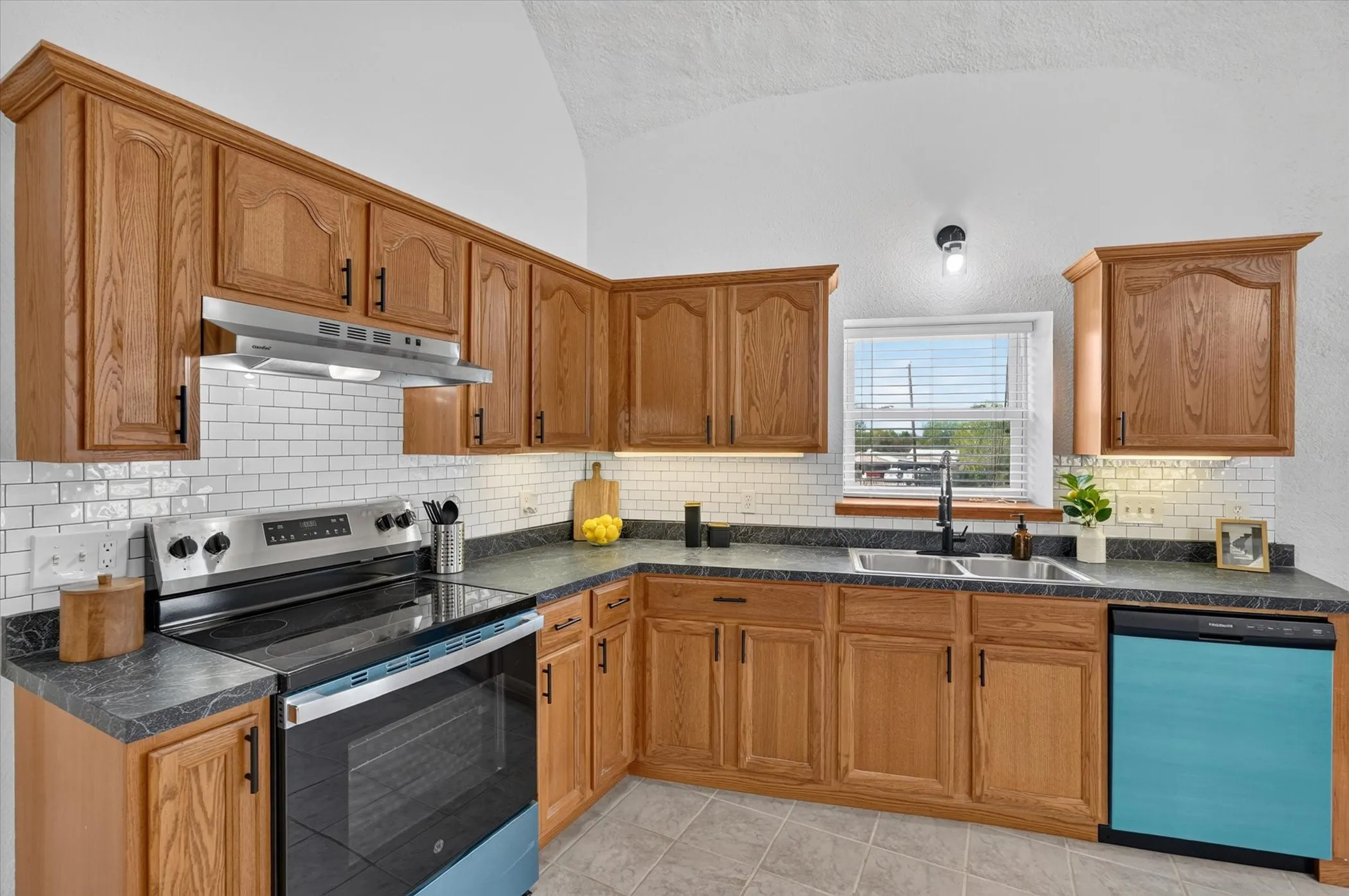 Single Family Residence For Sale in Johnson County , 9530 Johns Road, Alvarado, Texas 76009, 3 Bedroom, 2 Bathroom, 2 Garage spaces, 1,353 Sqft, built in 2003, mls#21395669, Real Estate Agent in Alvarado, Homes For Sale in Johnson county, Homes For Sale in Alvarado, Realtor in Alvarado Texas, Real Estate Brokerage Independent Realty Texas, Luminita Cordes Realtor