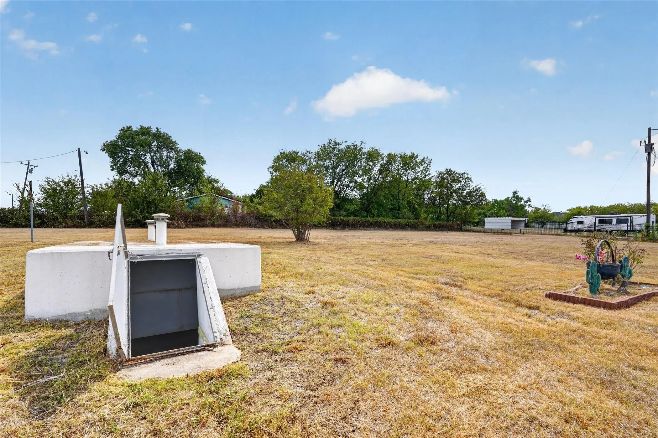 Single Family Residence For Sale in Johnson County , 9530 Johns Road, Alvarado, Texas 76009, 3 Bedroom, 2 Bathroom, 2 Garage spaces, 1,353 Sqft, built in 2003, mls#21395669, Real Estate Agent in Alvarado, Homes For Sale in Johnson county, Homes For Sale in Alvarado, Realtor in Alvarado Texas, Real Estate Brokerage Independent Realty Texas, Luminita Cordes Realtor