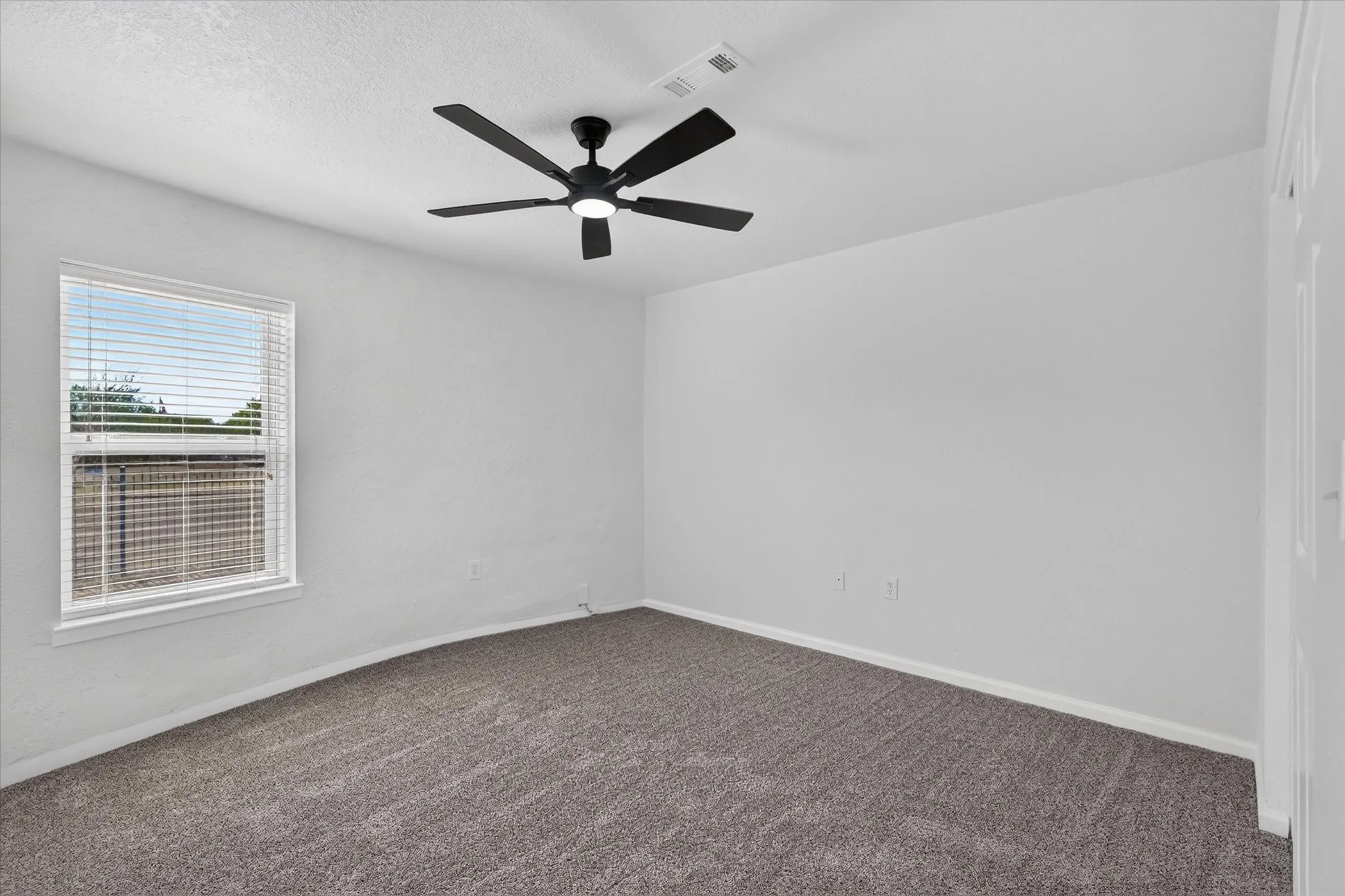 Single Family Residence For Sale in Johnson County , 9530 Johns Road, Alvarado, Texas 76009, 3 Bedroom, 2 Bathroom, 2 Garage spaces, 1,353 Sqft, built in 2003, mls#21395669, Real Estate Agent in Alvarado, Homes For Sale in Johnson county, Homes For Sale in Alvarado, Realtor in Alvarado Texas, Real Estate Brokerage Independent Realty Texas, Luminita Cordes Realtor