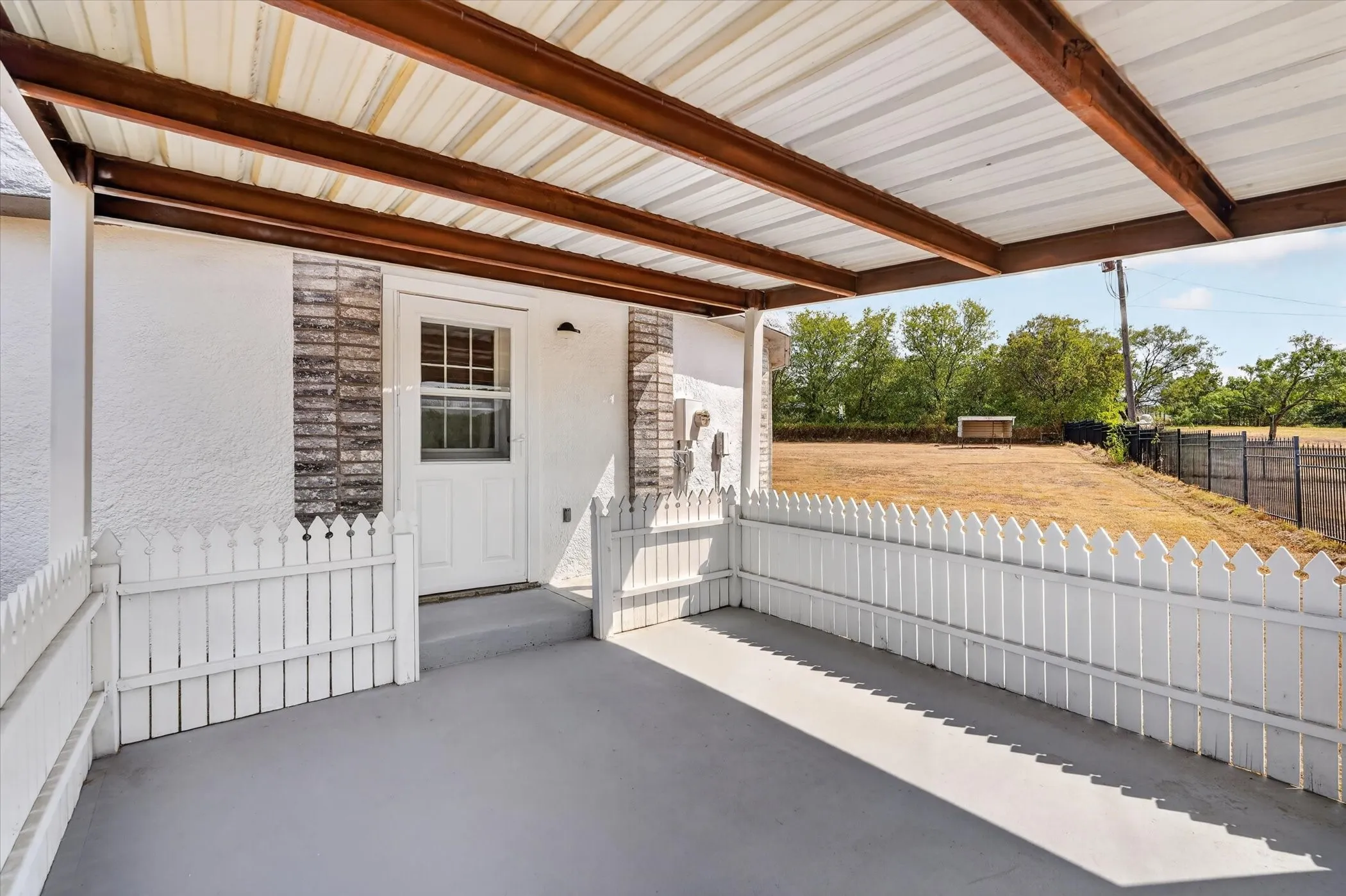 Single Family Residence For Sale in Johnson County , 9530 Johns Road, Alvarado, Texas 76009, 3 Bedroom, 2 Bathroom, 2 Garage spaces, 1,353 Sqft, built in 2003, mls#21395669, Real Estate Agent in Alvarado, Homes For Sale in Johnson county, Homes For Sale in Alvarado, Realtor in Alvarado Texas, Real Estate Brokerage Independent Realty Texas, Luminita Cordes Realtor