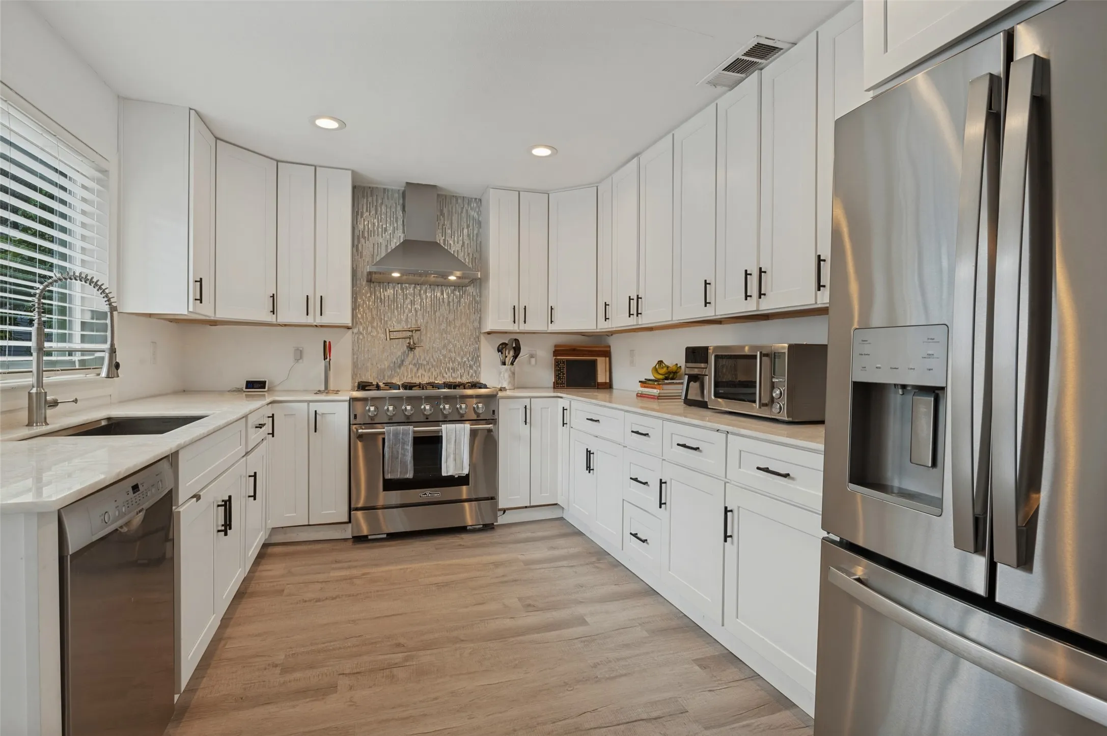 3811 Eaton - Tom Hughes Team - Kitchen
