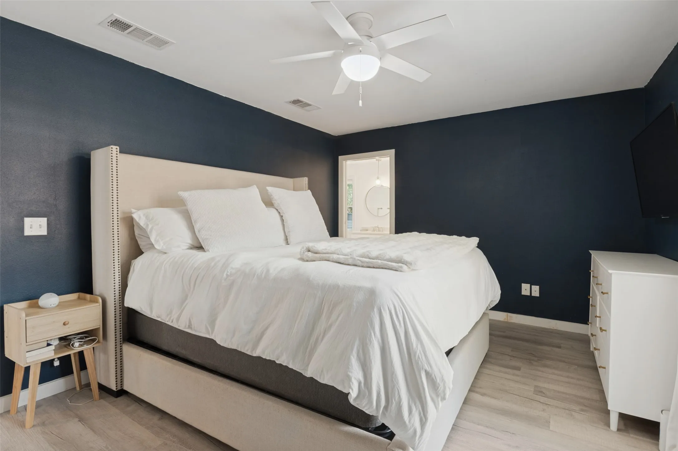 3811 Eaton - Tom Hughes Team - Primary Bedroom