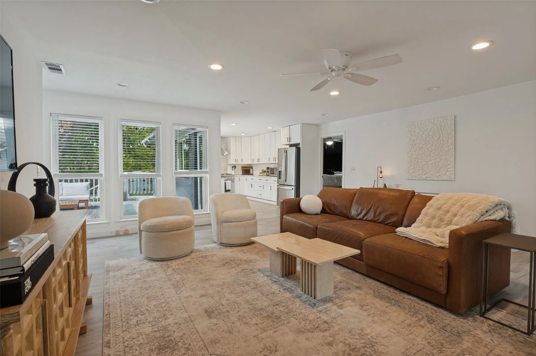 3811 Eaton - Tom Hughes Team - Living Room
