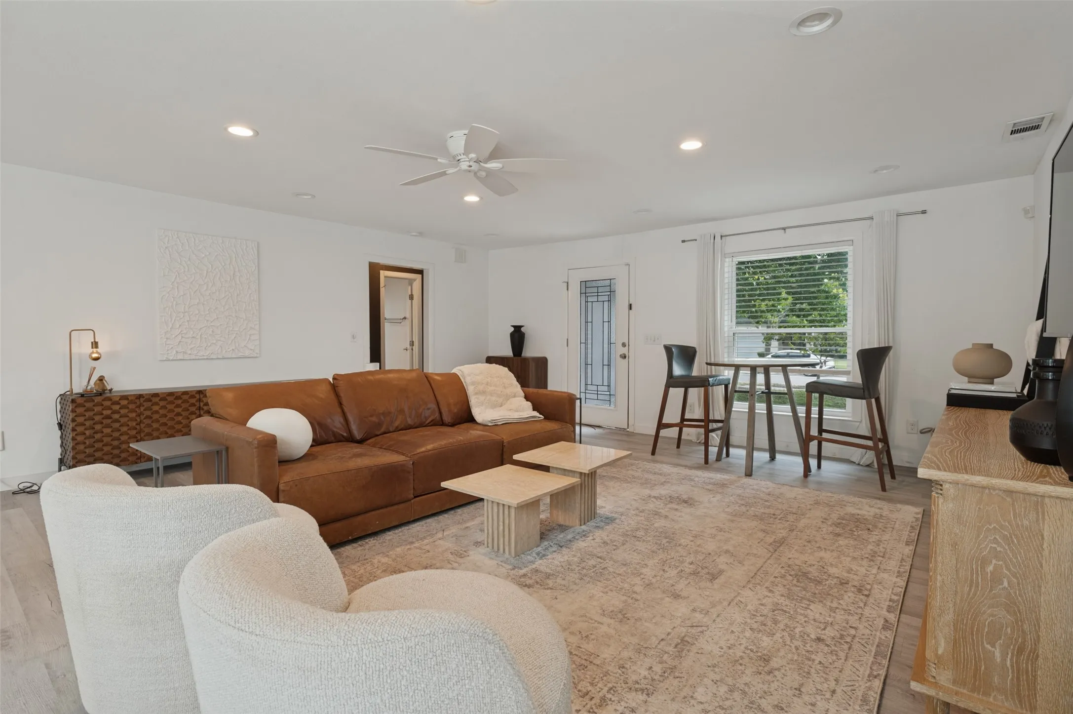 3811 Eaton - Tom Hughes Team - Living Room