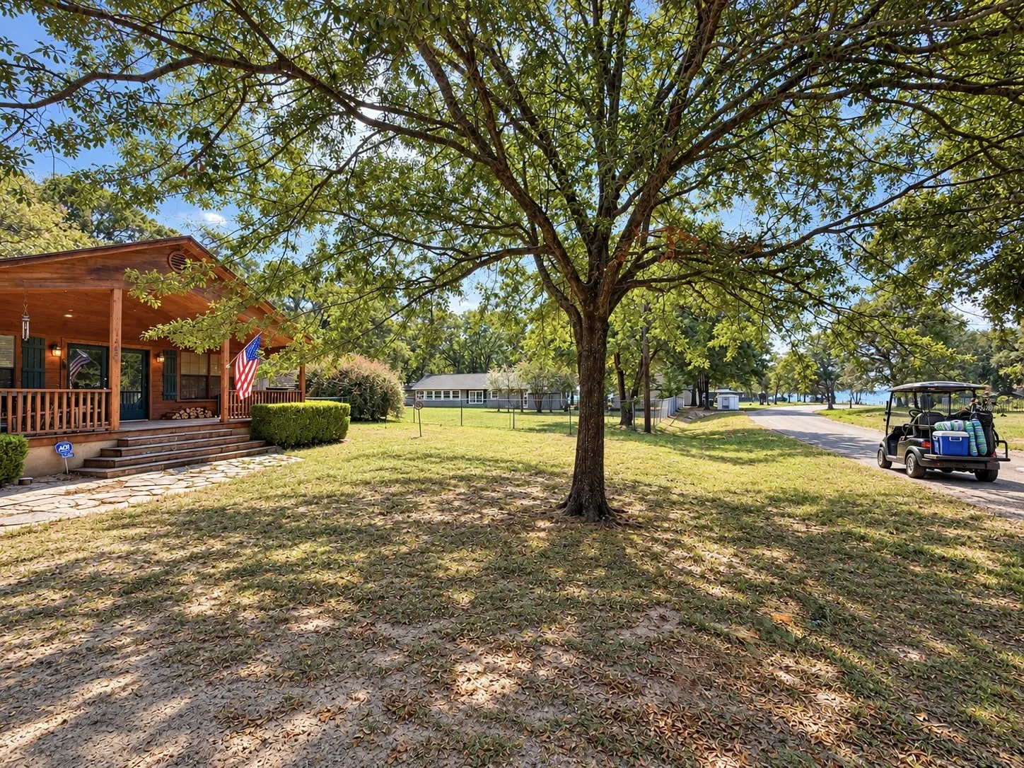 Single Family Residence For Sale in Hunt County , 1420 Arrowhead Drive, West Tawakoni, Texas 75474, 2 Bedroom, 2 Bathroom, Garage spaces, 1,200 Sqft, built in 2002, mls#21394892, Real Estate Agent in West Tawakoni, Homes For Sale in Hunt county, Homes For Sale in West Tawakoni, Realtor in West Tawakoni Texas, Real Estate Brokerage Independent Realty Texas, Luminita Cordes Realtor