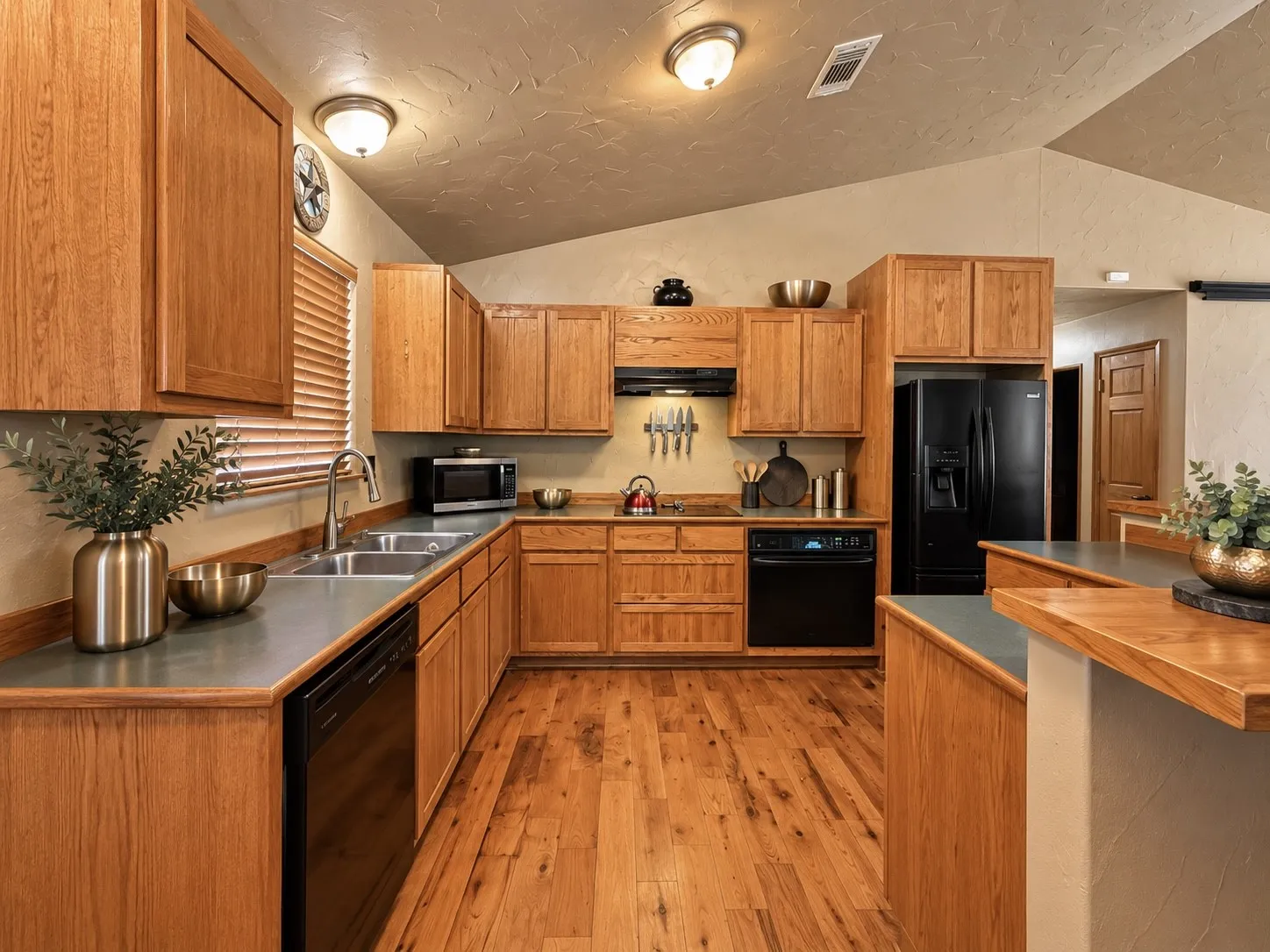 Single Family Residence For Sale in Hunt County , 1420 Arrowhead Drive, West Tawakoni, Texas 75474, 2 Bedroom, 2 Bathroom, Garage spaces, 1,200 Sqft, built in 2002, mls#21394892, Real Estate Agent in West Tawakoni, Homes For Sale in Hunt county, Homes For Sale in West Tawakoni, Realtor in West Tawakoni Texas, Real Estate Brokerage Independent Realty Texas, Luminita Cordes Realtor