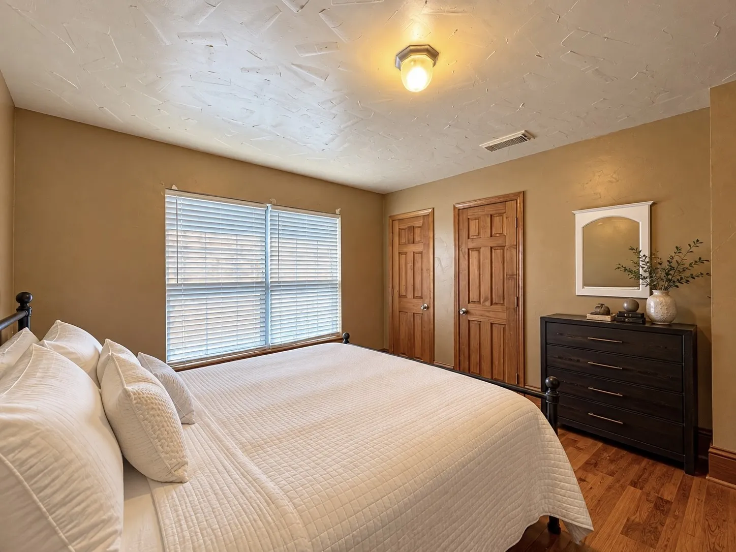 Single Family Residence For Sale in Hunt County , 1420 Arrowhead Drive, West Tawakoni, Texas 75474, 2 Bedroom, 2 Bathroom, Garage spaces, 1,200 Sqft, built in 2002, mls#21394892, Real Estate Agent in West Tawakoni, Homes For Sale in Hunt county, Homes For Sale in West Tawakoni, Realtor in West Tawakoni Texas, Real Estate Brokerage Independent Realty Texas, Luminita Cordes Realtor