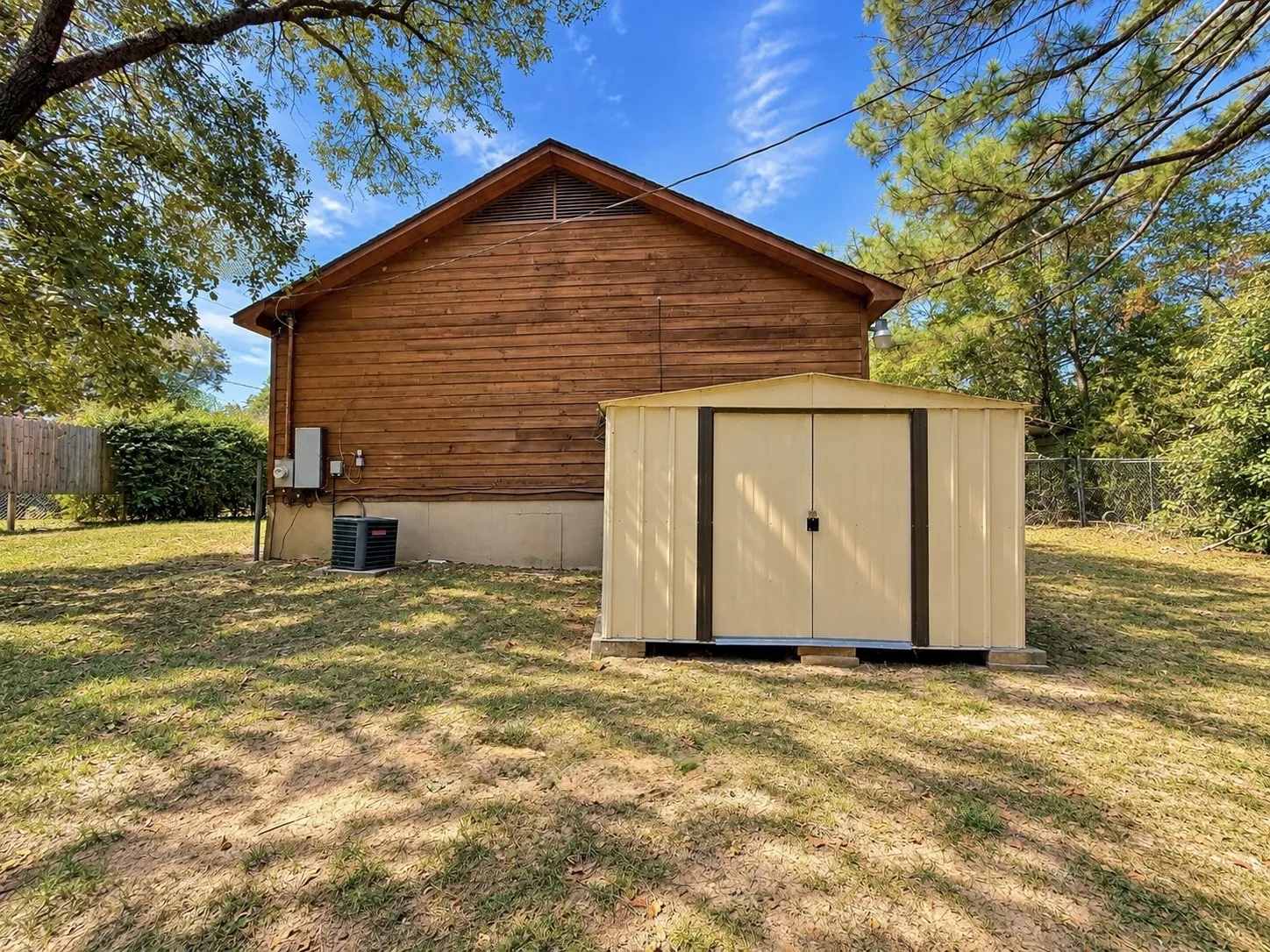 Single Family Residence For Sale in Hunt County , 1420 Arrowhead Drive, West Tawakoni, Texas 75474, 2 Bedroom, 2 Bathroom, Garage spaces, 1,200 Sqft, built in 2002, mls#21394892, Real Estate Agent in West Tawakoni, Homes For Sale in Hunt county, Homes For Sale in West Tawakoni, Realtor in West Tawakoni Texas, Real Estate Brokerage Independent Realty Texas, Luminita Cordes Realtor