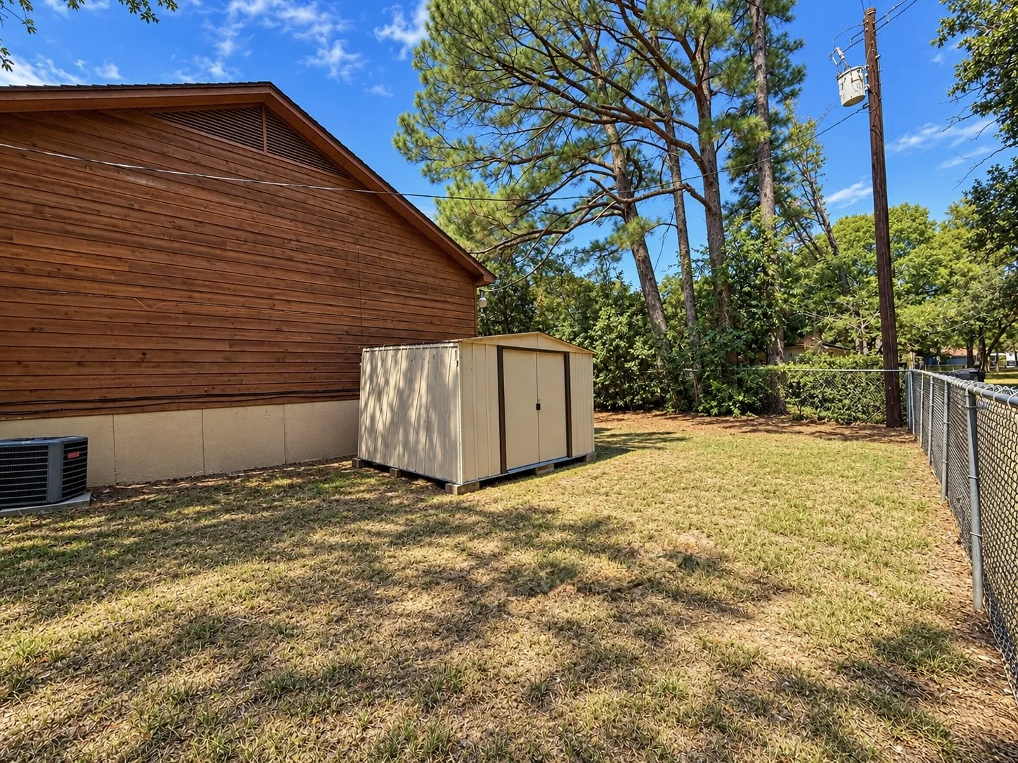 Single Family Residence For Sale in Hunt County , 1420 Arrowhead Drive, West Tawakoni, Texas 75474, 2 Bedroom, 2 Bathroom, Garage spaces, 1,200 Sqft, built in 2002, mls#21394892, Real Estate Agent in West Tawakoni, Homes For Sale in Hunt county, Homes For Sale in West Tawakoni, Realtor in West Tawakoni Texas, Real Estate Brokerage Independent Realty Texas, Luminita Cordes Realtor